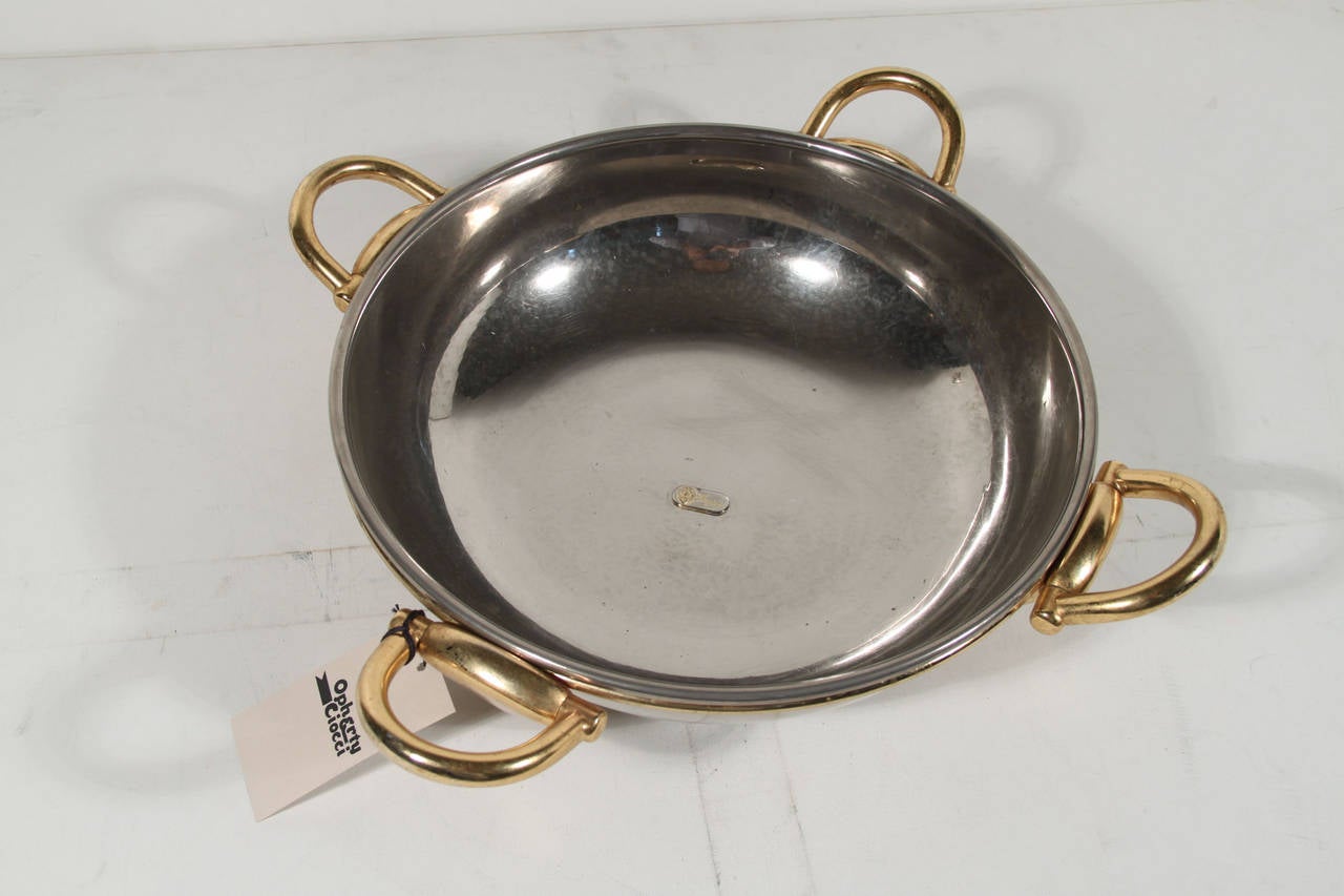 - Silver metal bowl centerpiece by GUCCI

- Feauring gold metal horsebit detailing (horsebit-shaped handles)

- The silver metal bowl is removable

- Height: 3 1/2 inches - 8,8 cm (approx)

- Diameter of the bowl: 12 3/4 inches - 32,3 cm