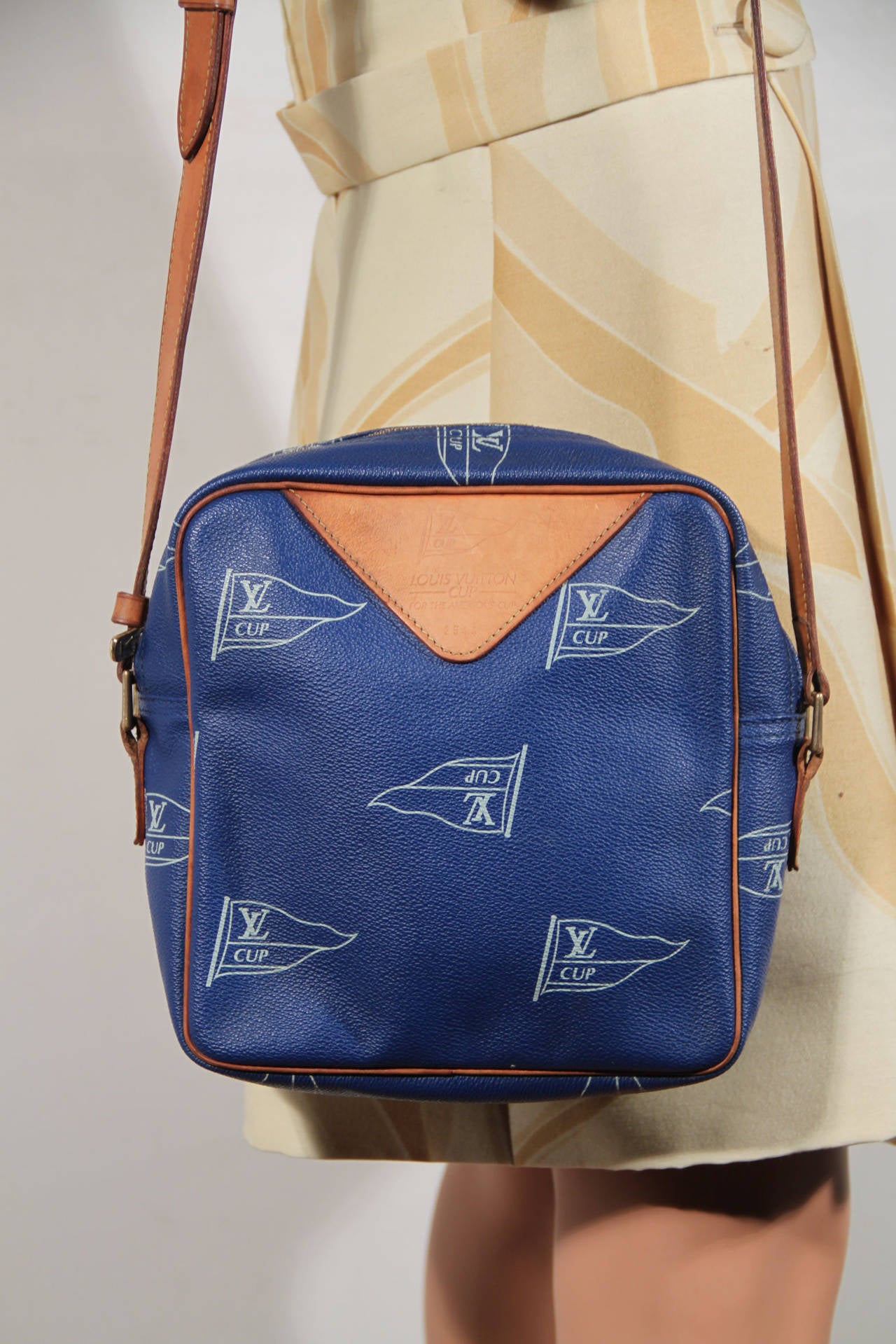 LOUIS VUITTON AMERICA CUP 1992 Blue Canvas MESSENGER BAG Limited Edition at 1stdibs
