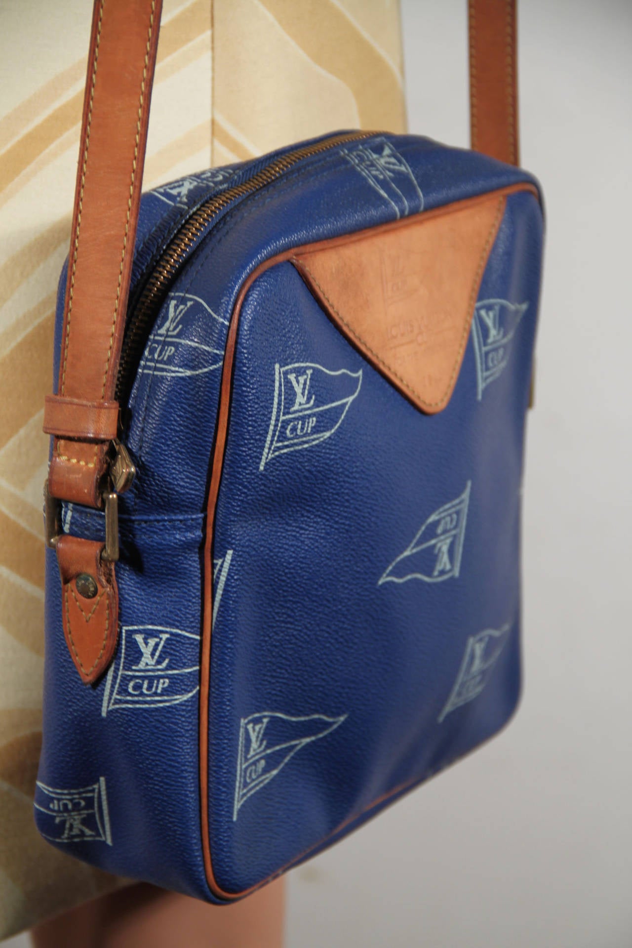 Rare LOUIS VUITTON messeneger bag from the 1992 Collections America's cup Challenge! In 1992 LOUIS VUITTON released a line in honour of the race being held . The LV Cup flag logo was silk-screaned onto a beautiful blue coated canvas. Genuine leather
