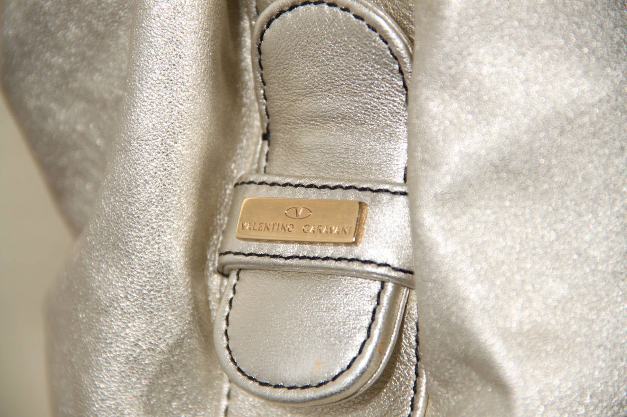 VALENTINO GARAVANI Italian Authentic Silver Tone Leather WOVEN TOTE Bag HANDBAG In Excellent Condition In Rome, Rome