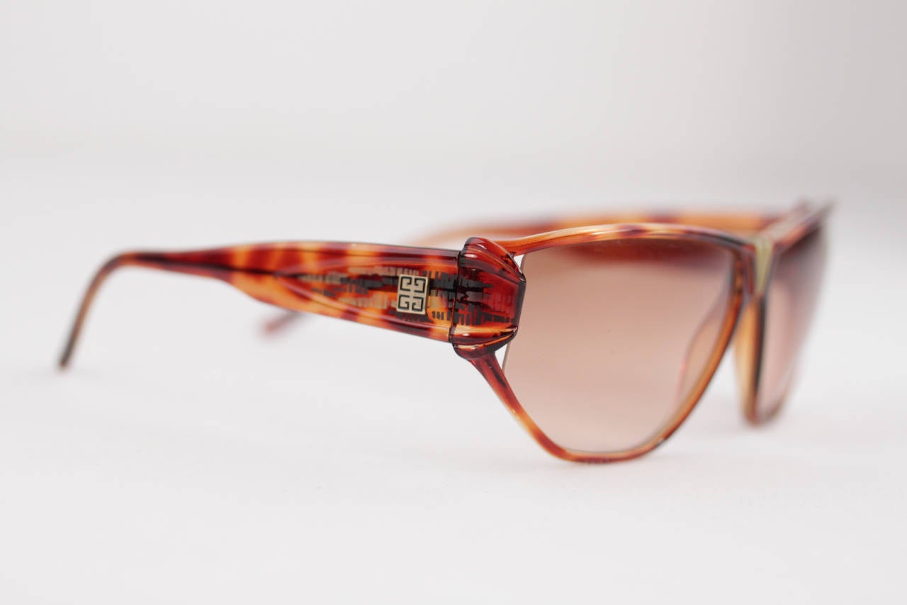 GIVENCHY PARIS Vintage Brown Tortoise SUNGLASSES SG02 COL 2 eyewear In Excellent Condition In Rome, Rome