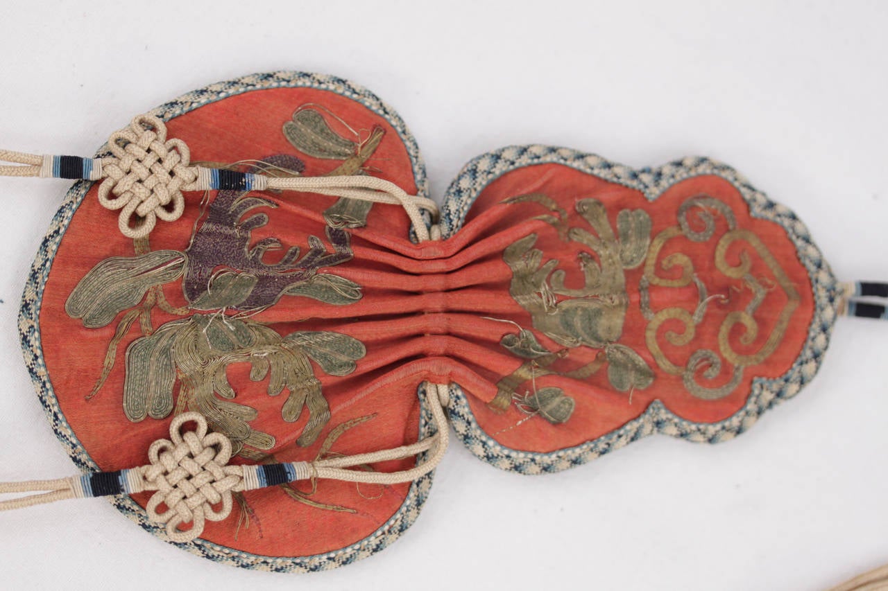 ANTIQUE CHINESE Vase Shape Embroidered Silk SCENT PURSE BAG 19th Century POUCH For Sale 2