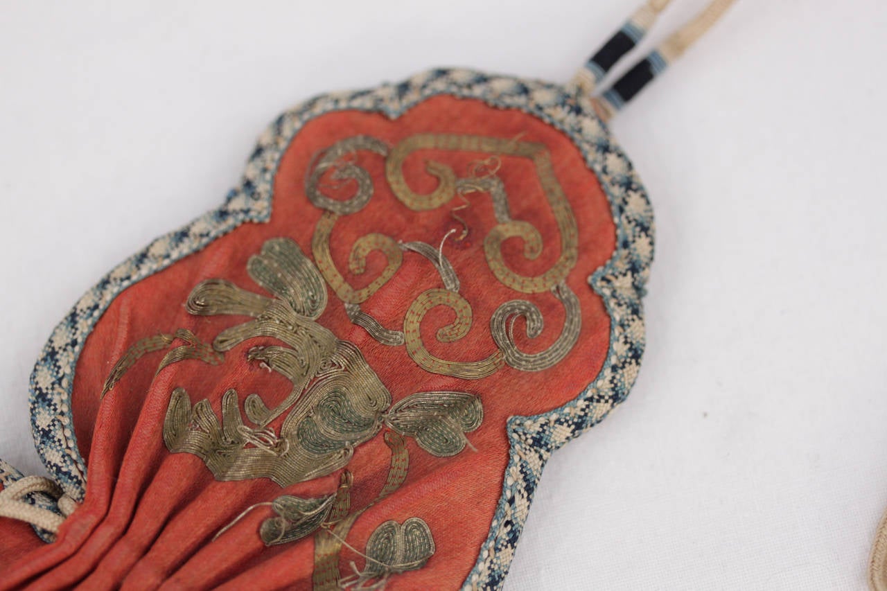 ANTIQUE CHINESE Vase Shape Embroidered Silk SCENT PURSE BAG 19th Century POUCH For Sale 1