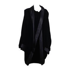ANDREA ODICINI COUTURE Italian VINTAGE Black Velvet CAPE w/ DOLMAN Sleeves 1