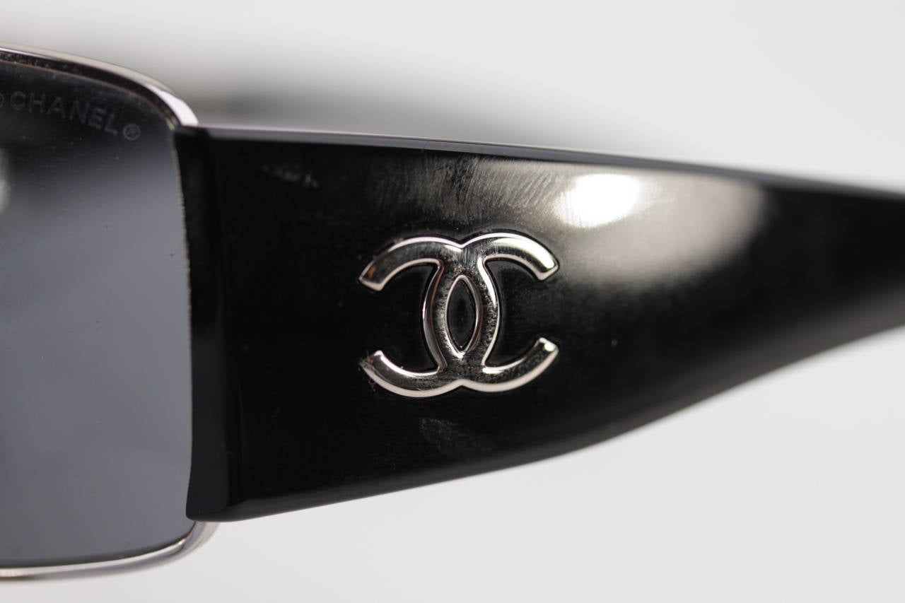 CHANEL SUNGLASSES Black & Silver Metal 4115 c.127/87 Shades Eyewear with CASE In Excellent Condition In Rome, Rome