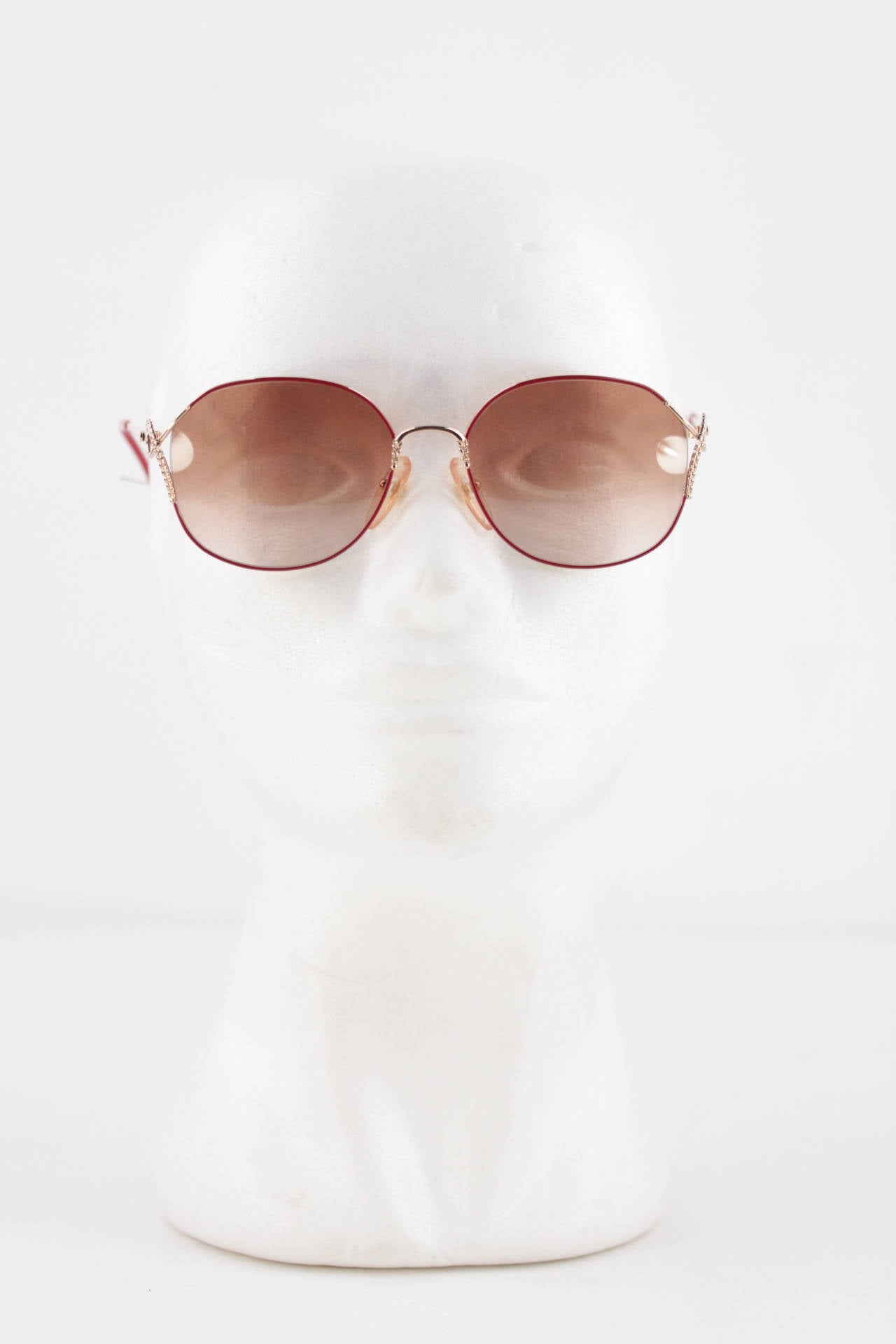 Brand: CHRISTIAN DIOR - OPTYL frame, Made in Austria

Style Name & Number: 2901 - 43 - 56/17 - 130

Frame color / effect: Gold metal Frame with purple accents (CD logos on the temples)

Lens color / effect: Gradient/Faded light Brown