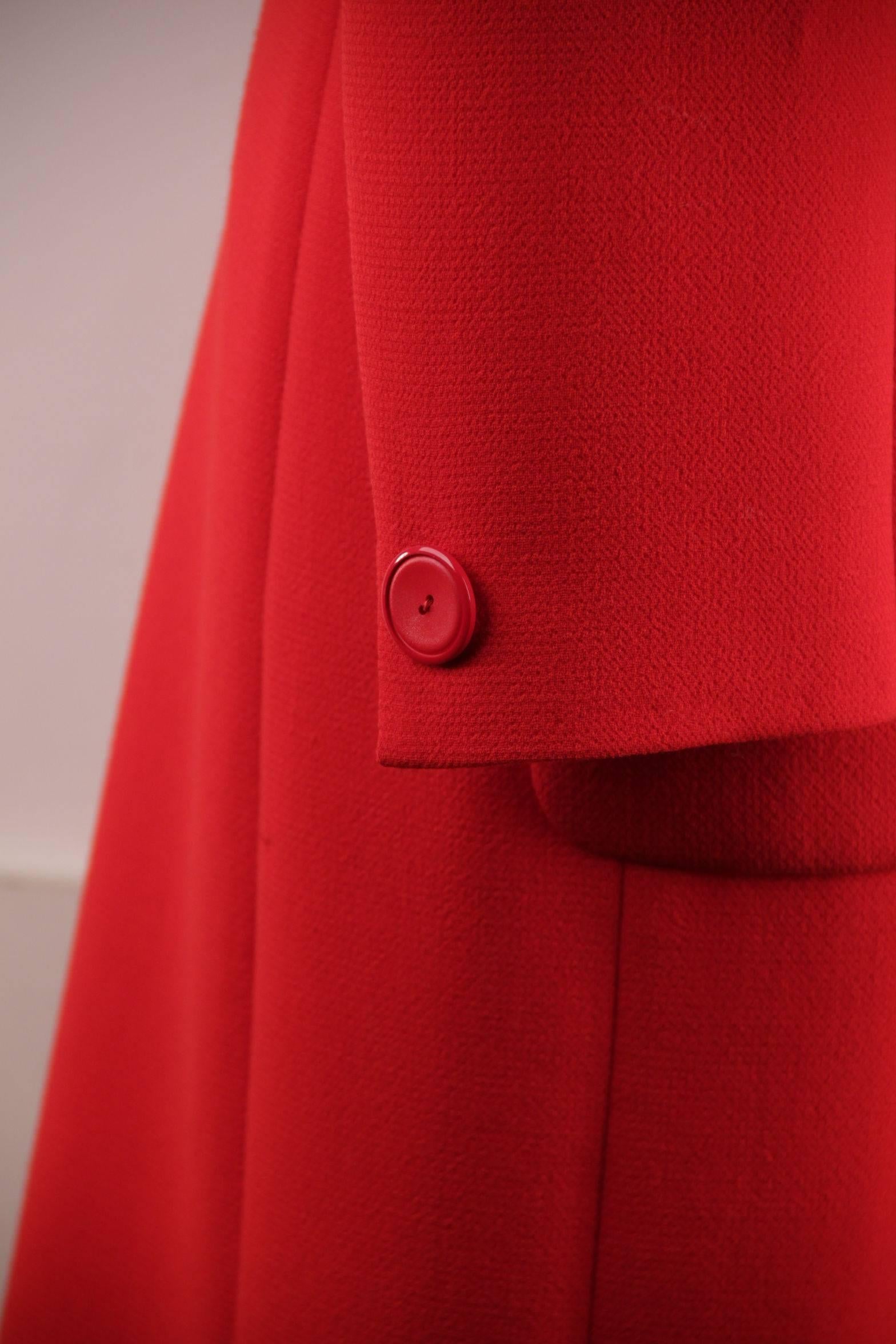 MILA SCHON Italian VINTAGE Red Light Weight Fabric COAT Size 42 IT AJ In Excellent Condition In Rome, Rome