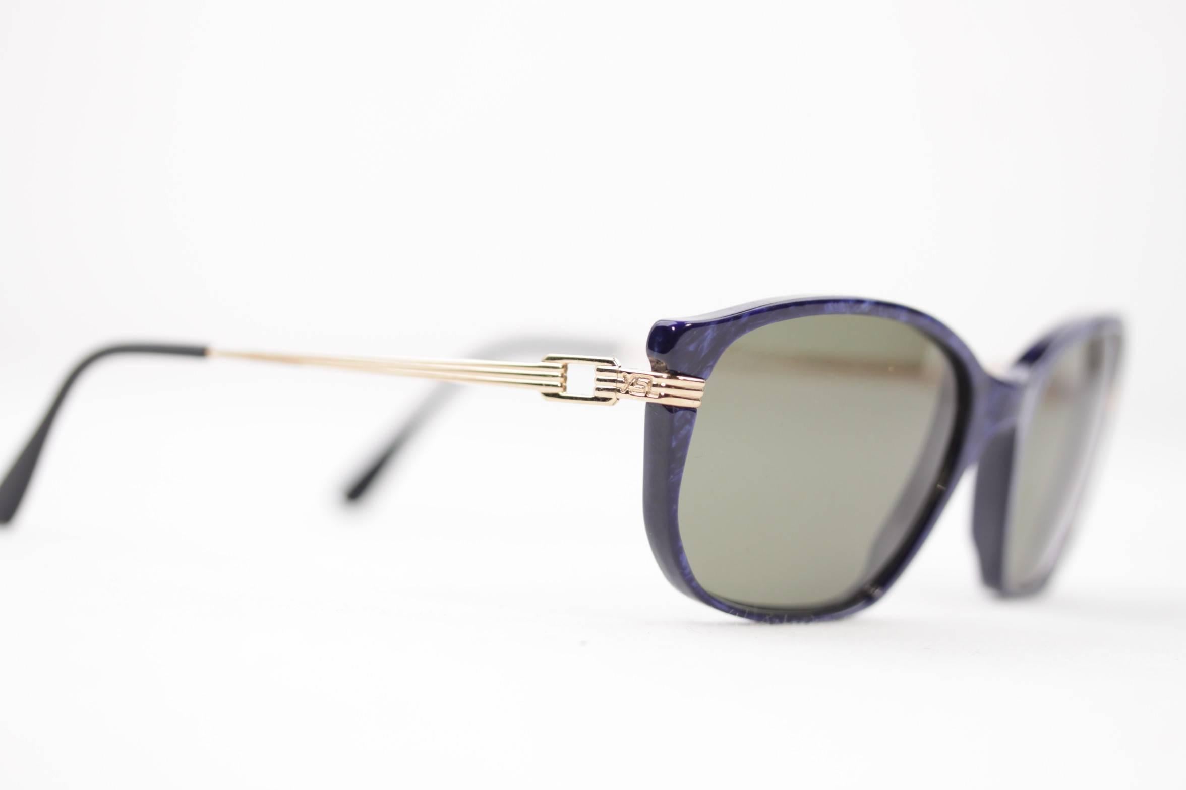 model refs: TITHON - 55/18 - 235

signed YVES SAINT LAURENT, made in Italy

Blue frame (marbled effect) with gold metal arms

Green Lenses

Any other detail which is not mentioned may be seen on the item pictures. Please do ask if anything