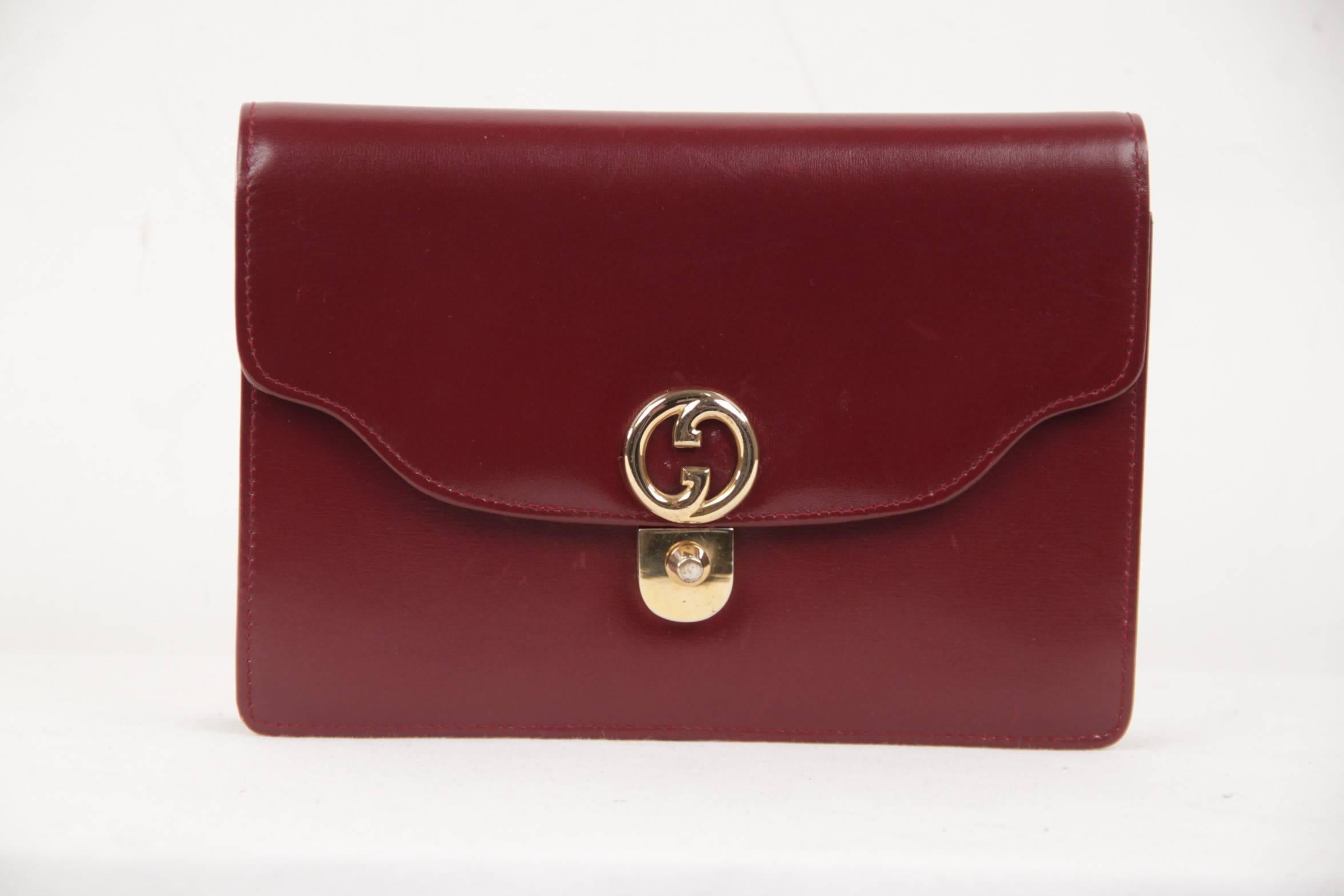 Brand: GUCCI - Made in Italy

Logos / Tags: 'Made in Italy by GUCCI' embossed inside, gold metal GG - GUCCI logo on the front

Condition rate & details (please read our condition chart below): GENTLY USED~ Previously used, but no signs of
