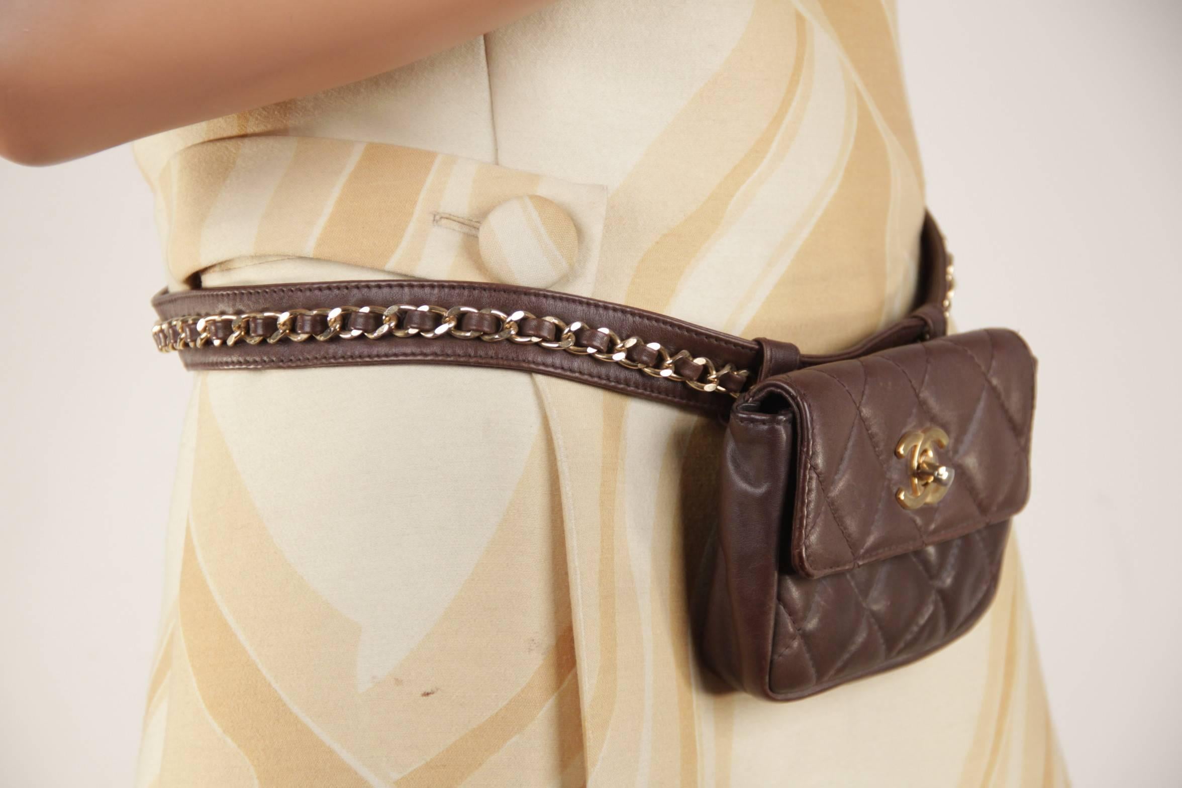  CHANEL Vintage Brown QUILTED Leather WAIST PURSE with Golden CHAIN BELT In Good Condition In Rome, Rome