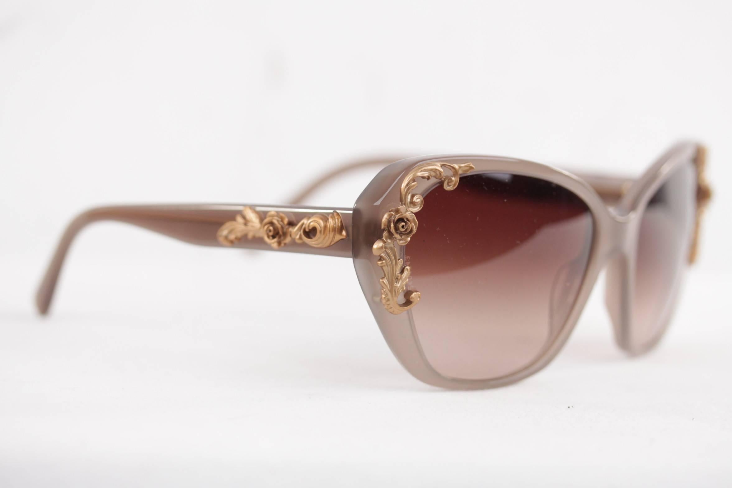 - Dolce & Gabbana, Made in Italy

- Brown/beige color, beautiful gold metal sicilian baroque rose gold metal finish on the temples & sides

- DG4167 - 2679/13 - 59/17 - 140 - 3N

- Brown gradient MINT lens

- they will come with its DOLCE &