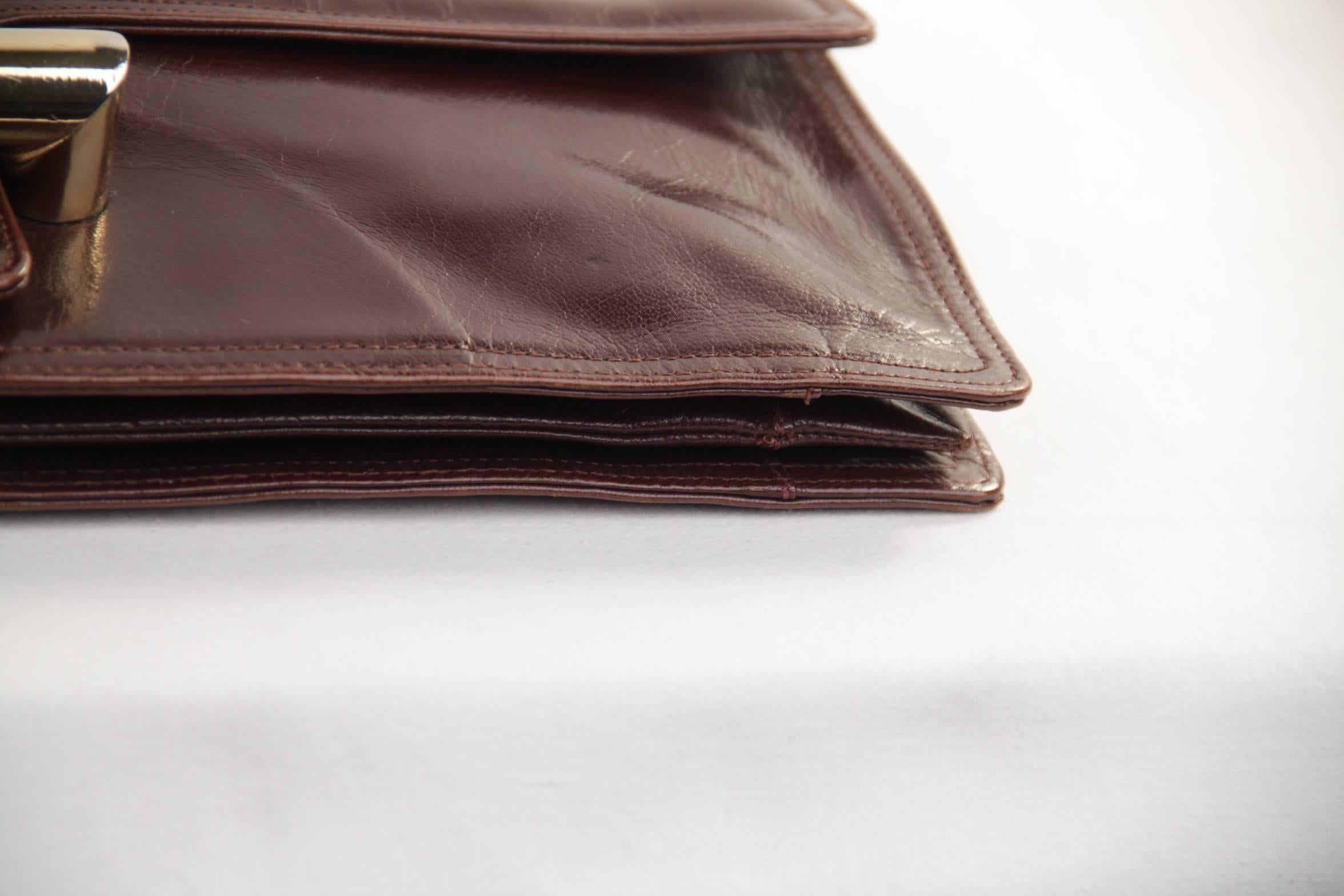 BOTTEGA VENETA Vintage Brown Leather OVERSIZED CLUTCH Handbag w/ WOOD Detail In Good Condition In Rome, Rome