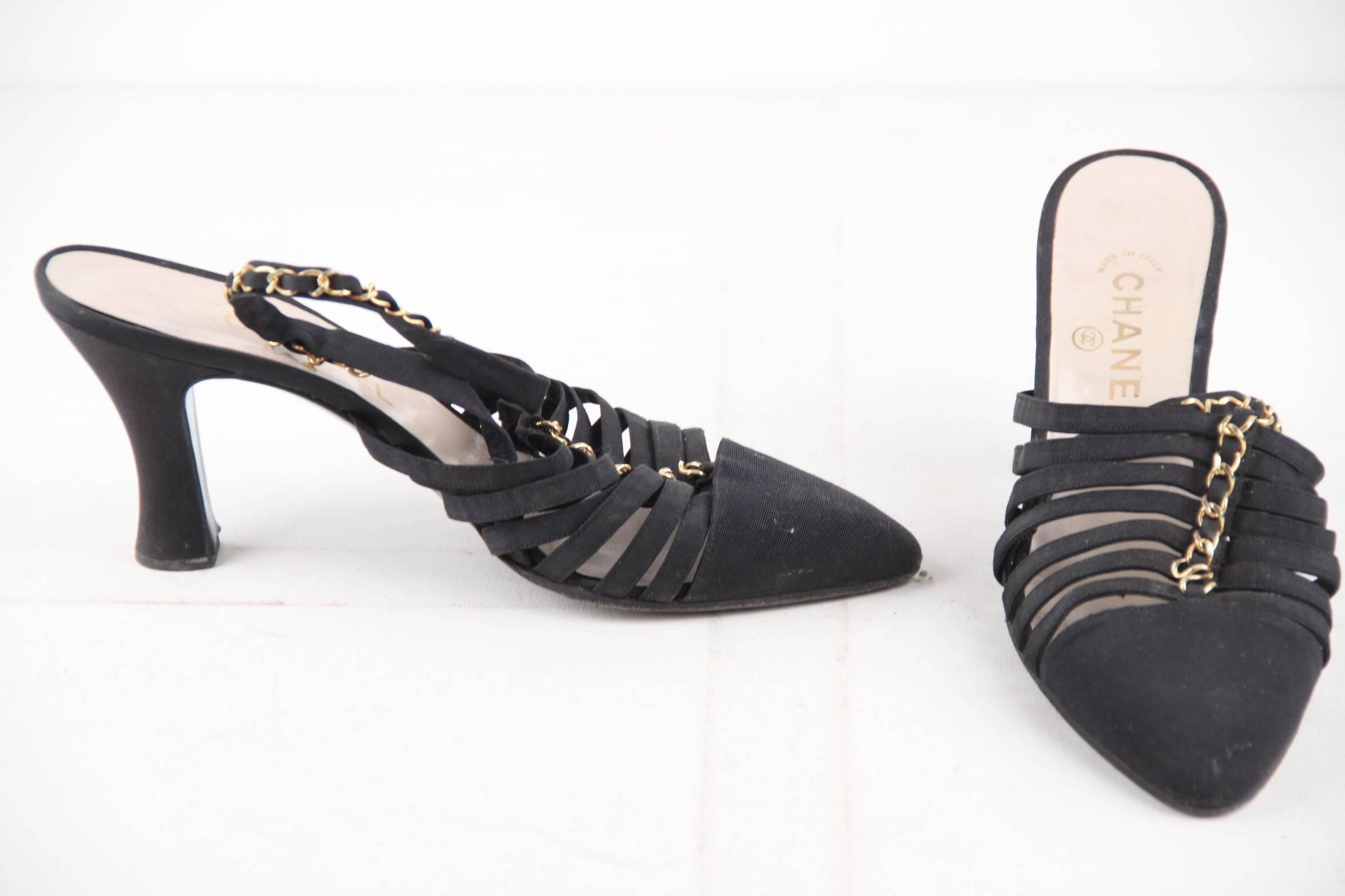 CHANEL Vintage Black Fabric SLINGBACK PUMPS Heels SHOES w/ CHAIN sz 39 In Excellent Condition In Rome, Rome
