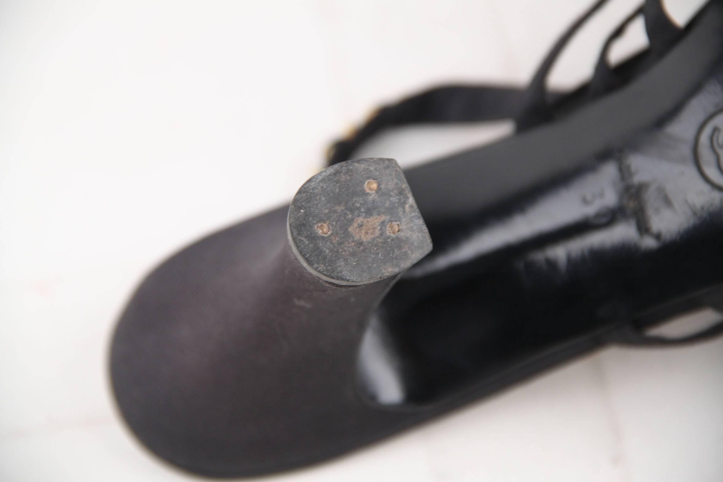 CHANEL Vintage Black Fabric SLINGBACK PUMPS Heels SHOES w/ CHAIN sz 39 2
