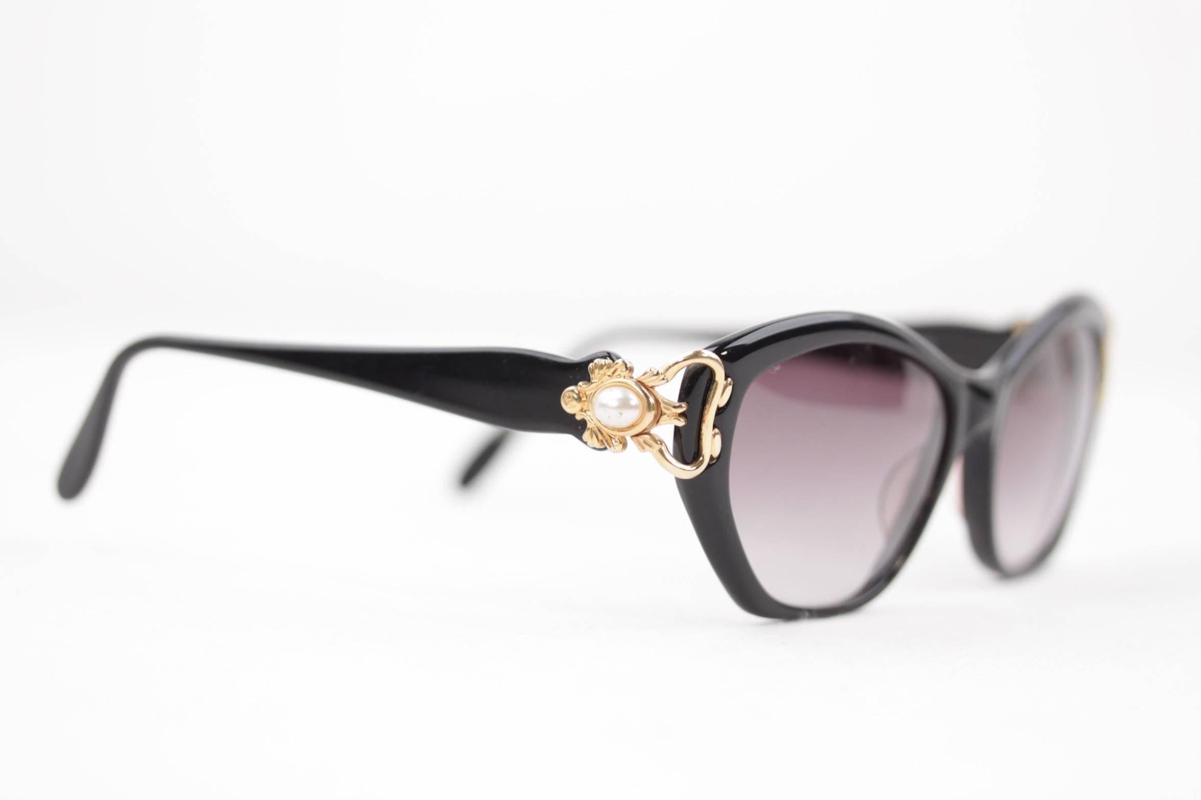 ROBERTO CAPUCCI Black Cat-Eye SUNGLASSES RC782 Col.319 w/ Faux PEARLS In New Condition In Rome, Rome