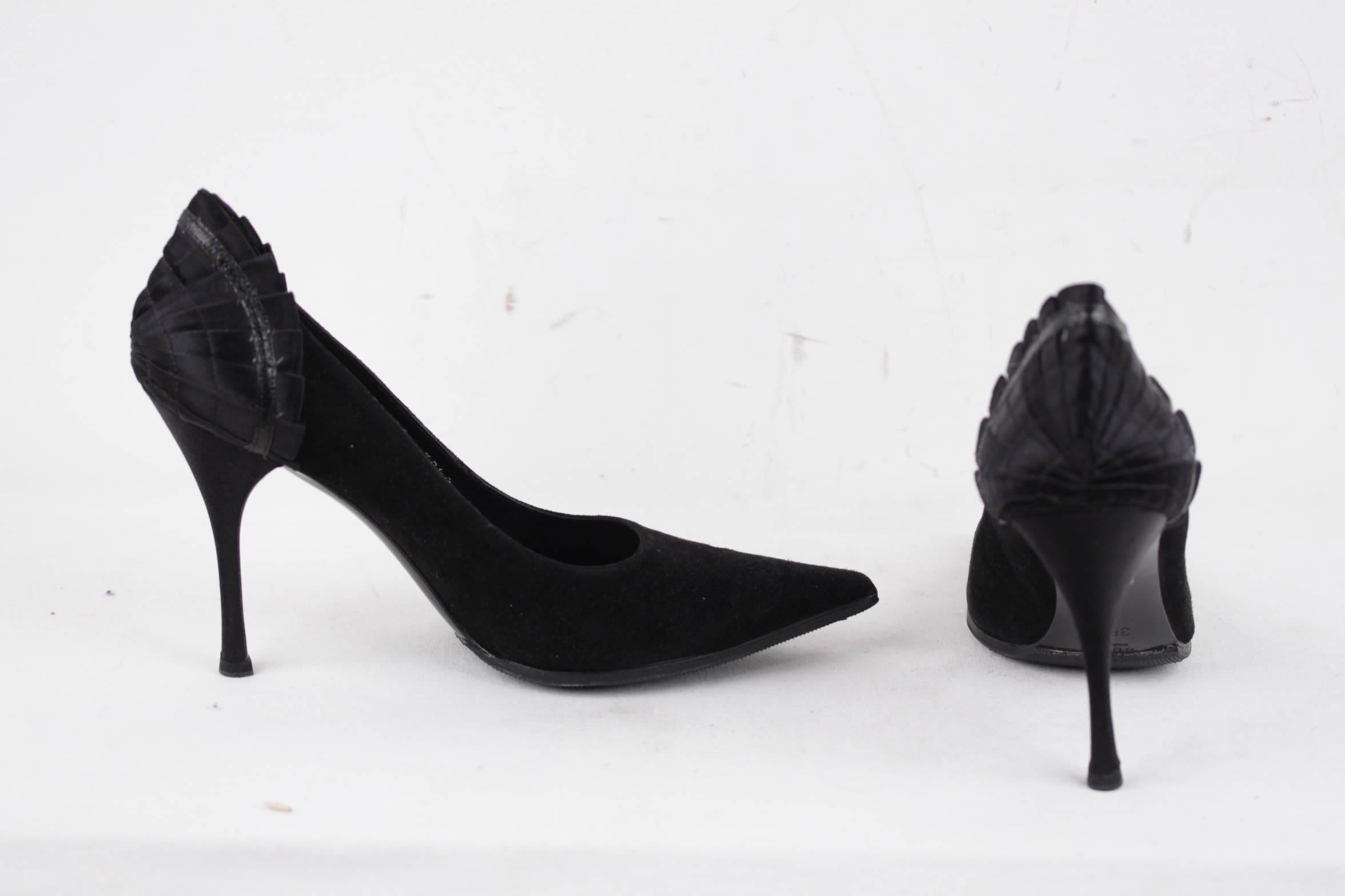 GUCCI Black Suede CLASSIC PUMPS Heels SHOES w/ PLEATED SATIN Back Sz 38 1/2 4