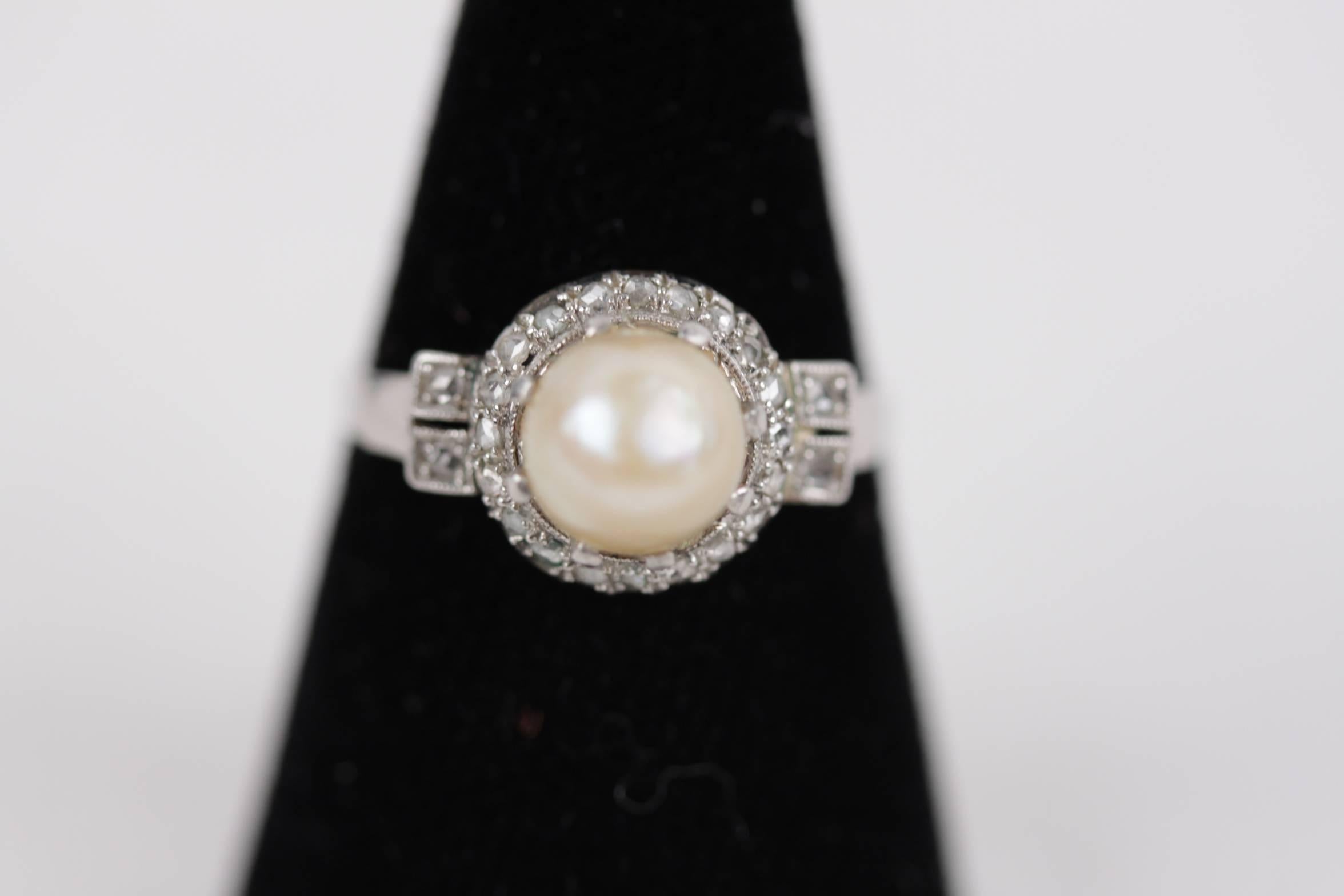  - Vintage platinum ring ('Platinum' engraved inside the ring)

- Button shape natural pearl in the center

- The platinum is accented by small diamonds set around the base of the pearl, and 4 more on each shoulder.

- Inner diameter: 17