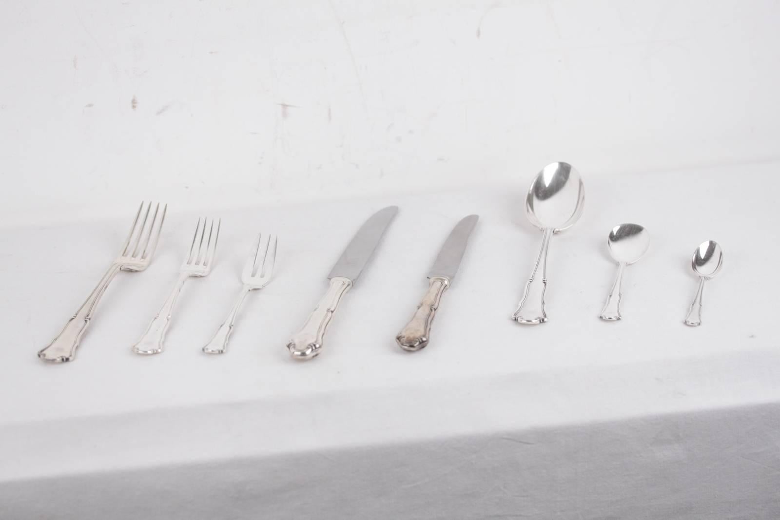  - Vintage 1970 flatware Italian Cutlery set, in 800 Silver.

- Signed "SCORTECCI" Roma

- Set composition:

12 big forks, 12 big knives, 6 big spoons, 6 fruit forks, 6 fruit knives, 6 dessert forks, 6 small dessert spoons, 6