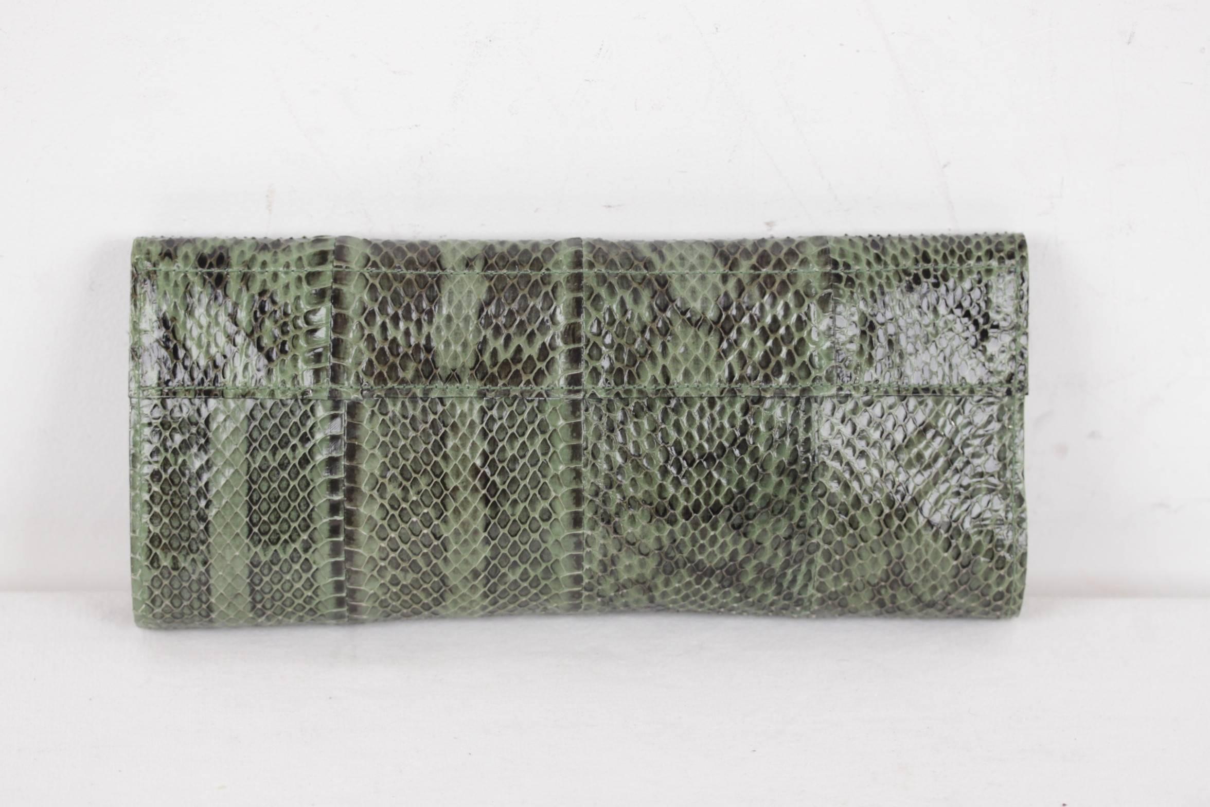 R Y Augousti Green Python Snakeskin Leather Clutch Handbag Purse Pouch Bag In Excellent Condition In Rome, Rome