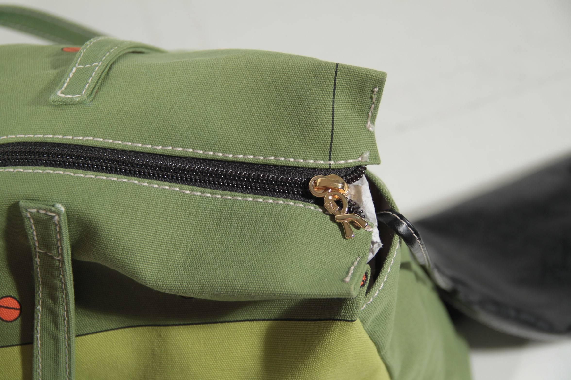 ROBERTA DI CAMERINO Italian Green Canvas LARGE TOTE Shoulder Bag In Good Condition In Rome, Rome