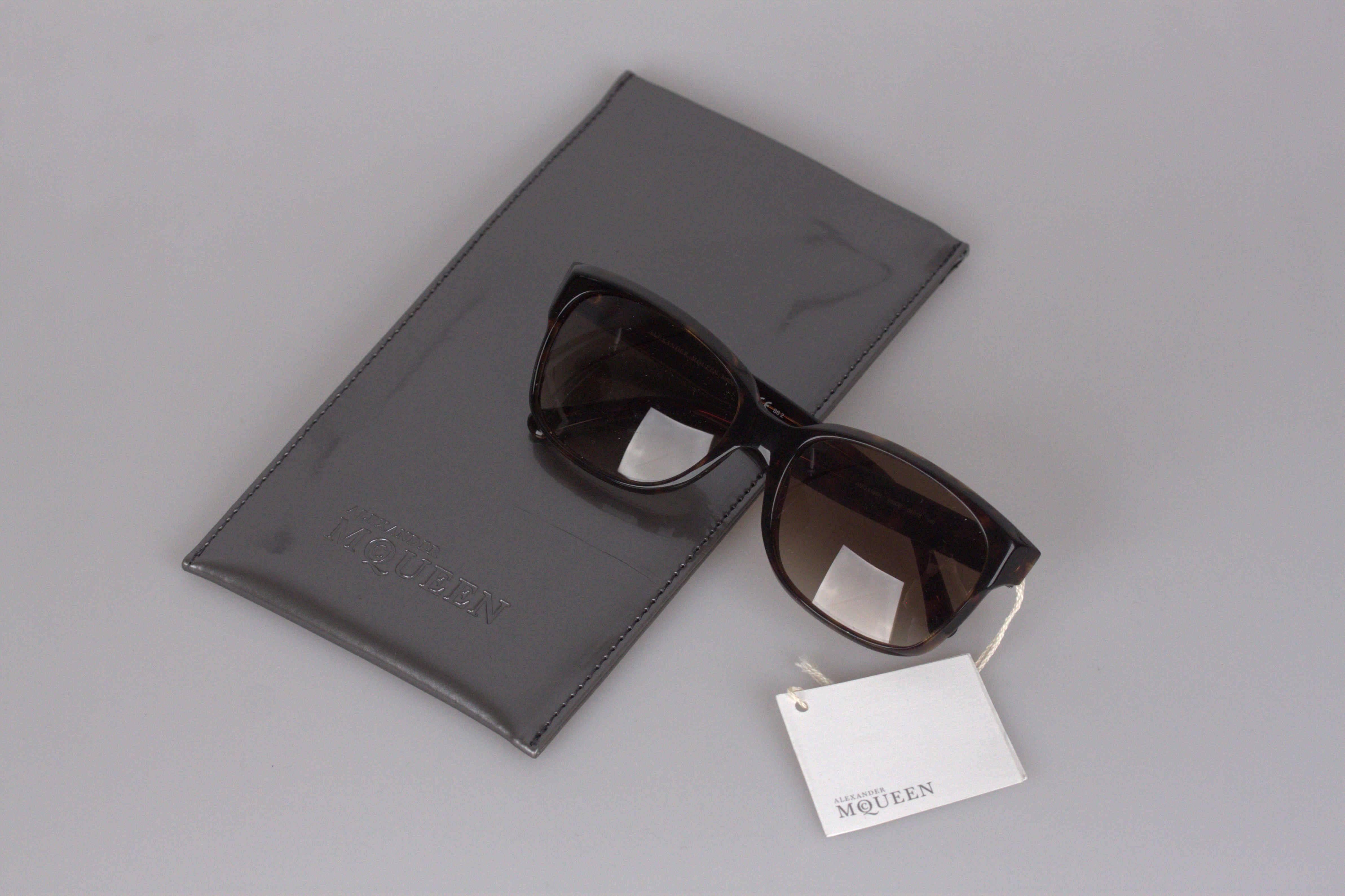 ALEXANDER MCQUEEN Sunglasses AMQ 4168/S 56mm w/ WOOD Detail In New Condition In Rome, Rome