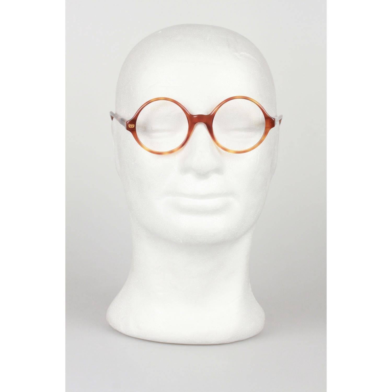 - Original Vintage frame by GUCCI
- Mod. GG 2122
- Tortoise ROUND eyeglasses
- Size 50/21
- No lenses
- Small GG - GUCCI logo on the front right corner
 
NOS (NEW OLD STOCK) - Come with a Generic Case
Measurements:
- TEMPLE MAX. LENGTH: 140 mm
-
