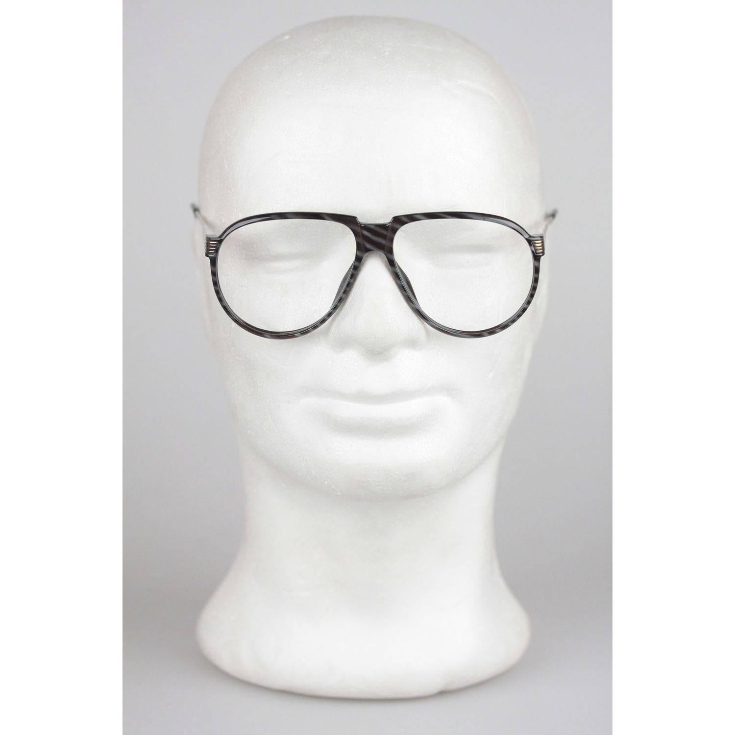 - CHRISTIAN DIOR MONSIEUR eyeglasses, Made in Germany
- Rare 1980s cult vintage frame 
Black & Gray Striped acetate frame, with gold metal arms
NO LENS!
Measurements:
-Temple lenght: 135 mm
- Temple to temple (to the front): 135 mm
- Orbit