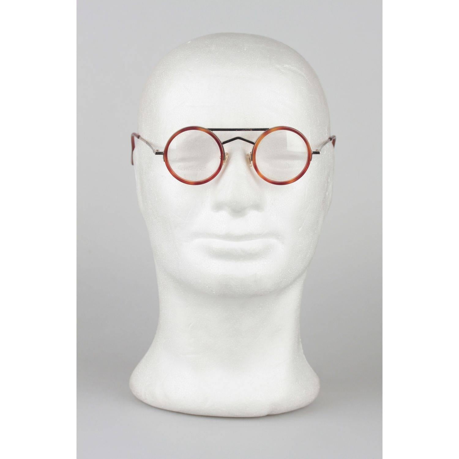 - Supercool round frames by Gianni Versace in the 1980s
Mod.620 - col. 945 - 42/22
-  Gold metal 6 tortoise brawn acetate  frame 
- Clear DEMO lenses 
- Cool double bridge structure and tortoise temple tips.
- Minimalist and smart