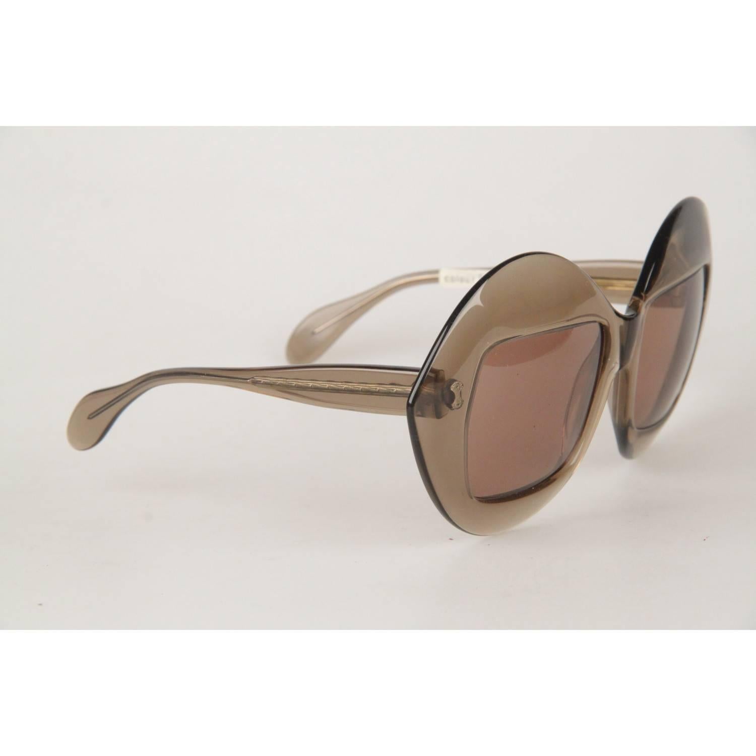 Super Rare Designer Sunglasses by genious SERGE KIRCHHOFER
Made in Austria, during the early 1970s
OPTYL semi transparent oversized Brown frame
Brown 100% UV Lens
mod. 467 - Col. 529
NEW OLD STOCK - Neven Worn or Used - They will come with a GENERIC