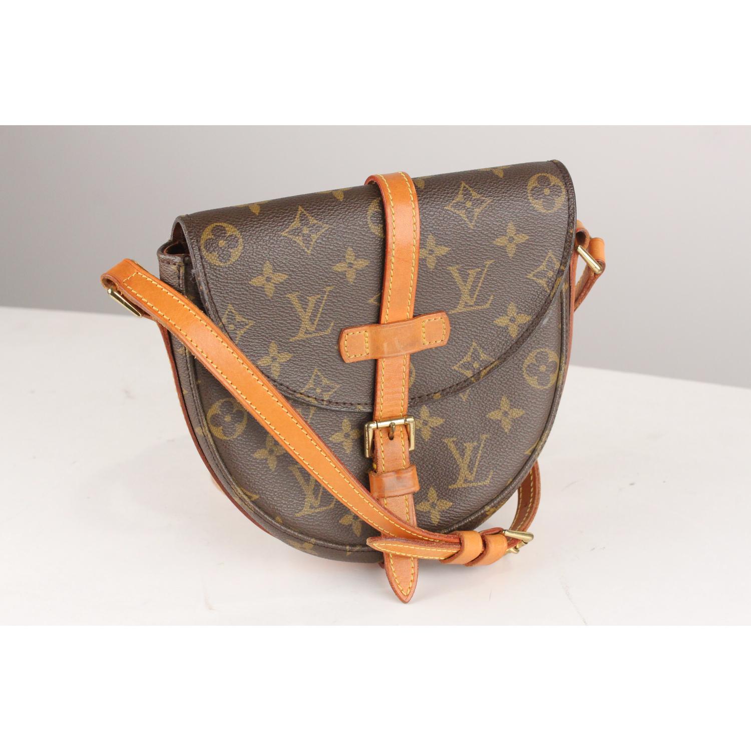 Louis Vuitton Vintage Monogram Canvas Chantilly Messenger Bag In Good Condition In Rome, Rome