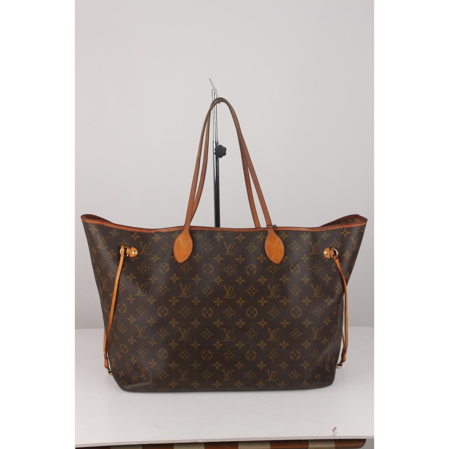 - Monogram canvas with leather trim and handles
- Redesigned interior with Louis Vuitton archive details
- Textile-lined inside zip pocket & D-ring
- Golden color metallic pieces 

Logos / Tags: LV - LOUIS VUITTON Monograms all over the bag, 'LOUIS