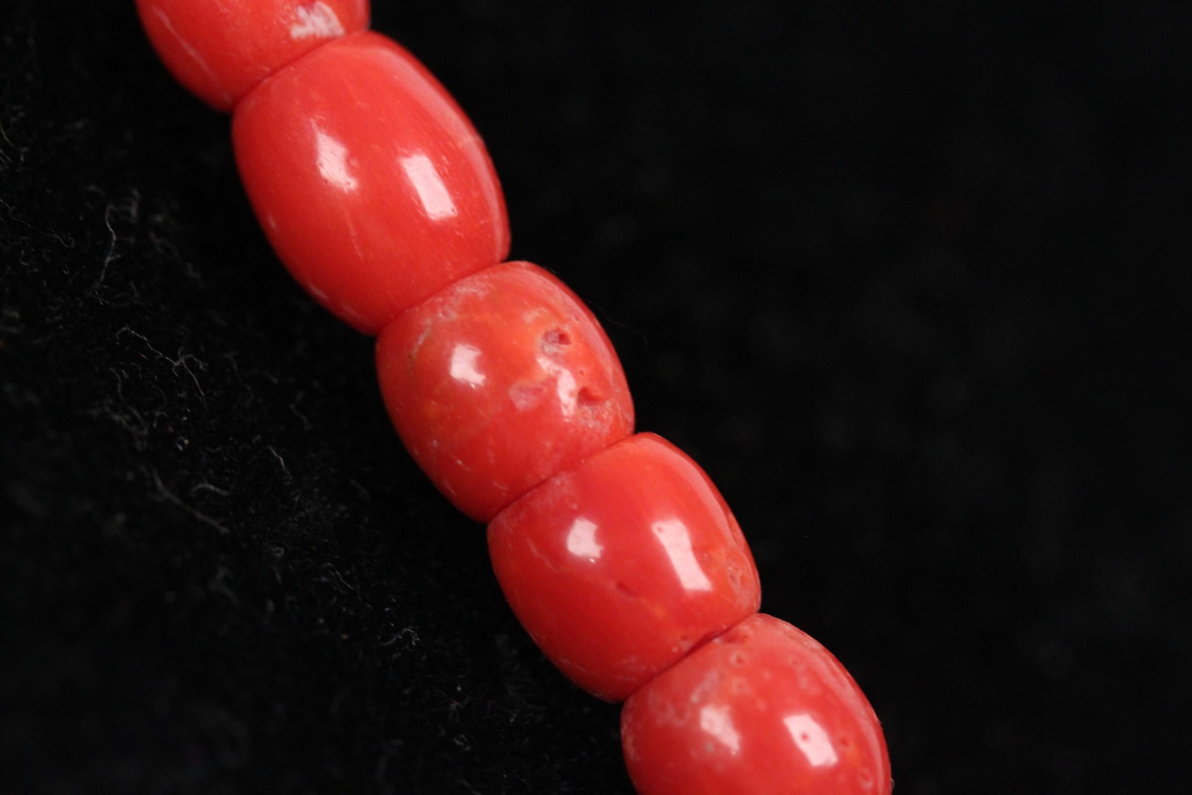 Vintage beaded necklace made of graduated barrel beads of red sardinian coral - Graduated beads sizes 6mm x 4mm to 11mm x 14mm - Total length: 23 1/2 inches - 59,7 cm - Weight: 59 gr.

MATERIAL: Coral

COLOR: Red

COUNTRY OF MANUFACTURE: