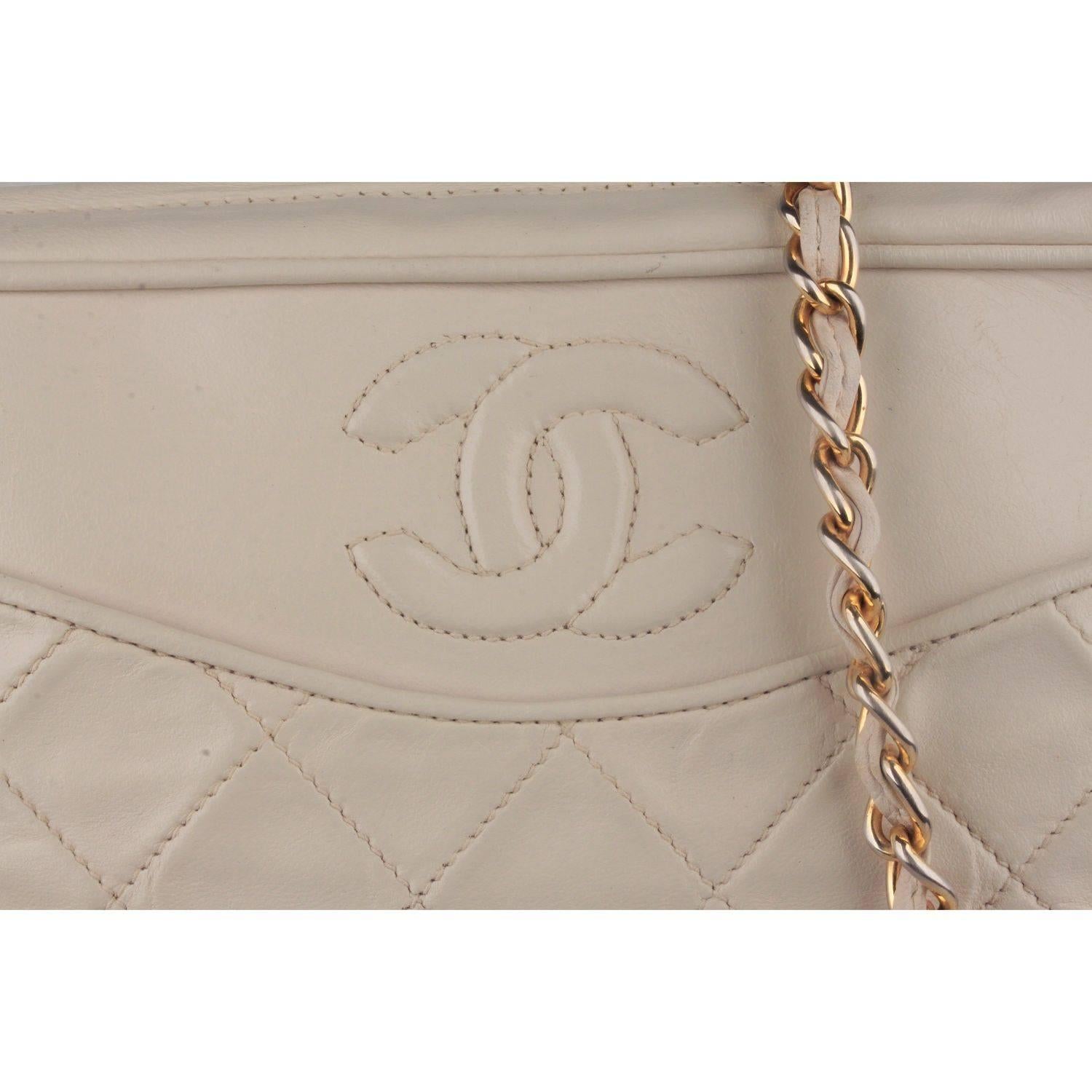CHANEL Vintage Ivory QUILTED Leather CC Stitch CAMERA BAG w/ Tassel In Good Condition In Rome, Rome