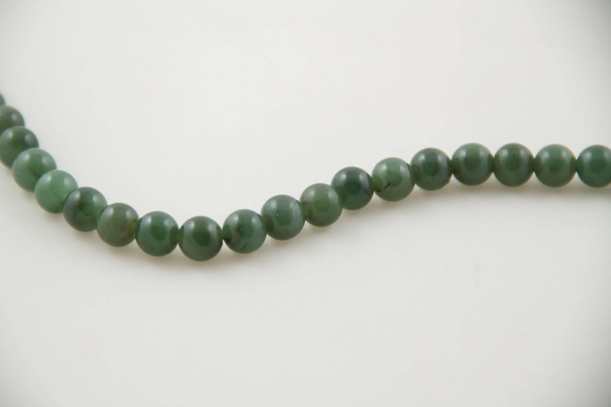 VINTAGE Italian 1980s Green JADE Beads LONG NECKLACE 18 K Gold Closure 1