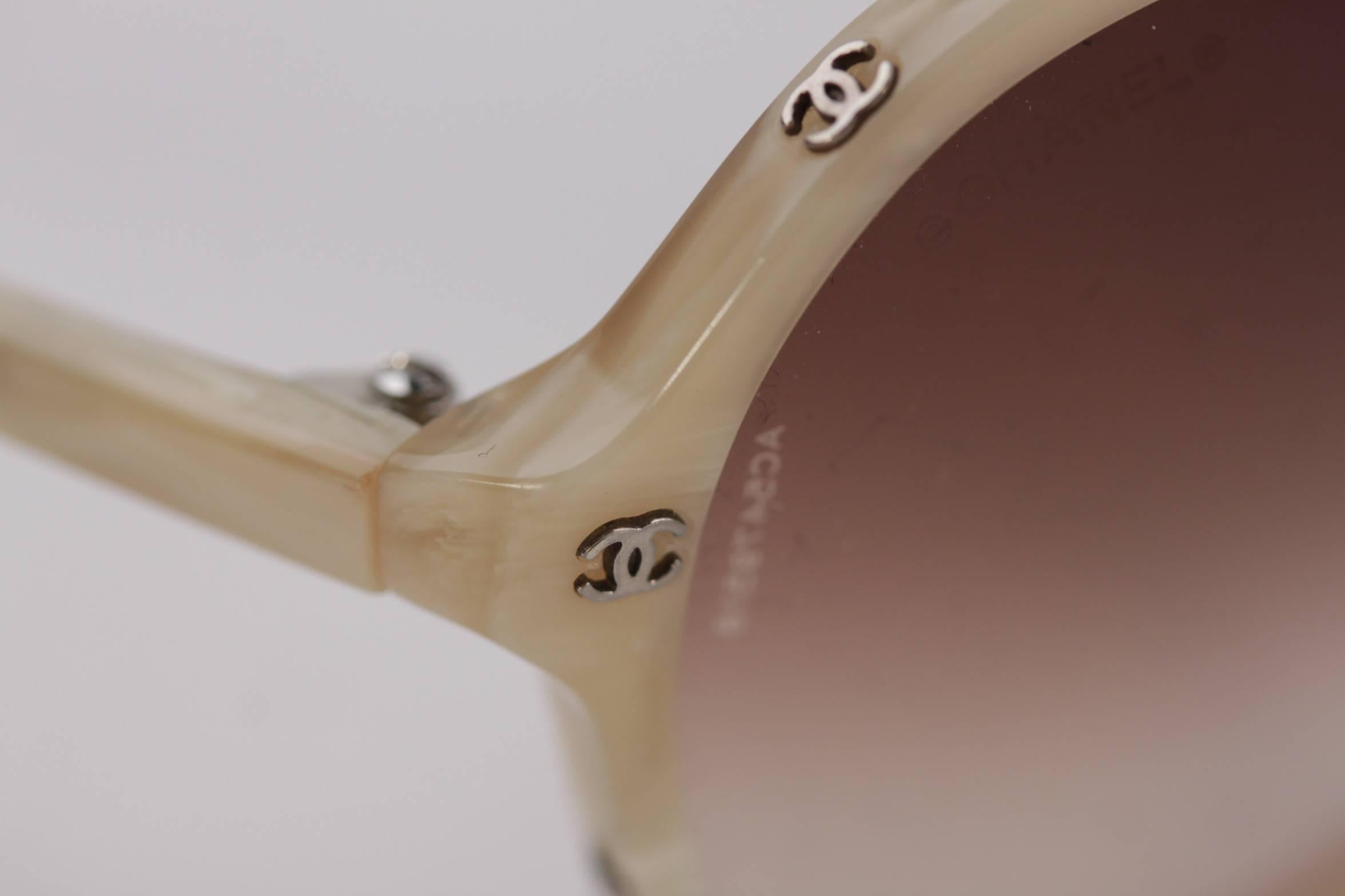 CHANEL Ivory SUNGLASSES 5117 c.953/13 60/16 130 Shades CC LOGOS w/ CASE AS In Excellent Condition In Rome, Rome