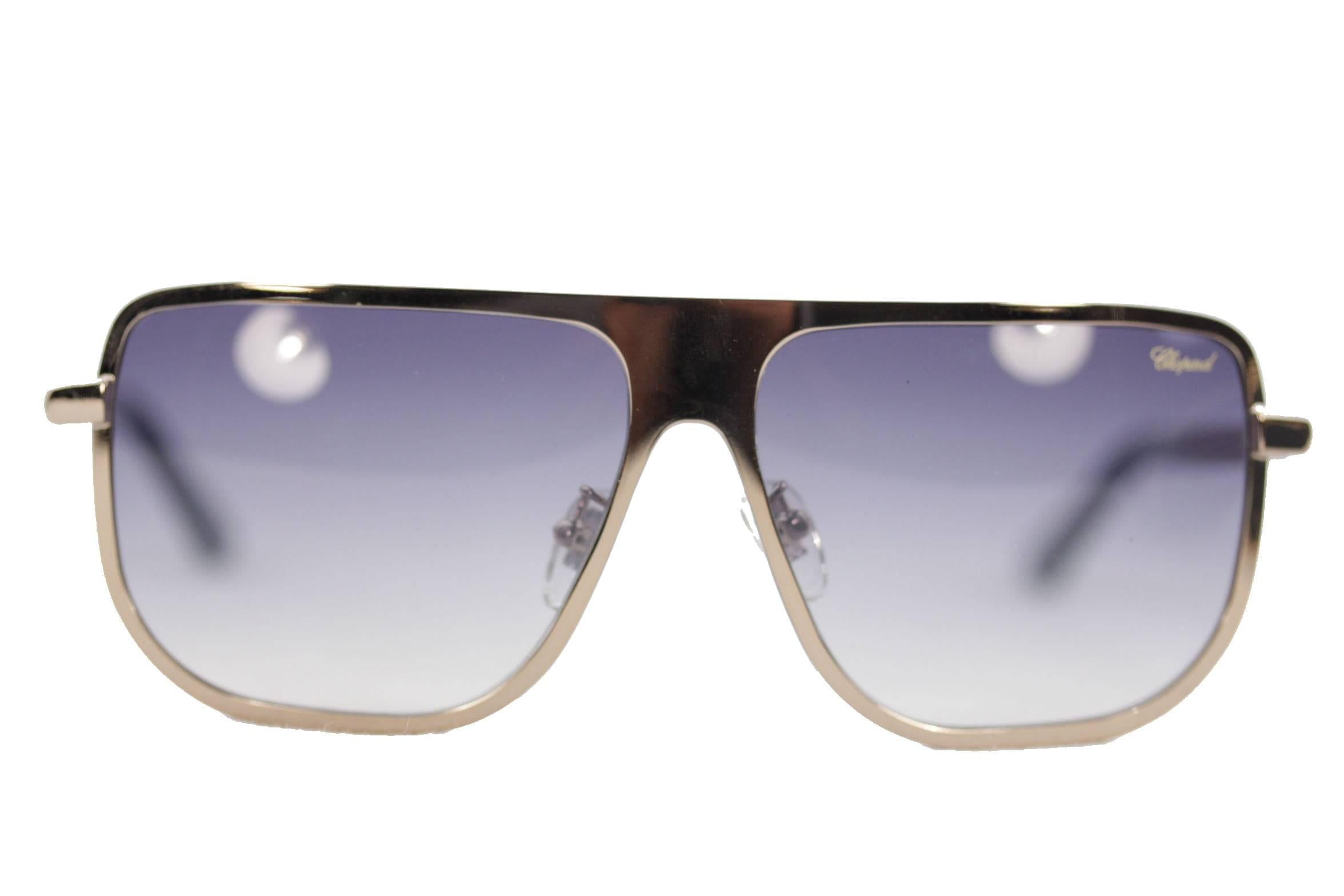 - Splendid sunglasses by CHOPARD

- Silver metal frame - Made in Italy

- Original gradient blue lenses (CHOPARD signature on left lenses)

- They will come with their original CHOPARD hardcase

Condition rate & details (please read our