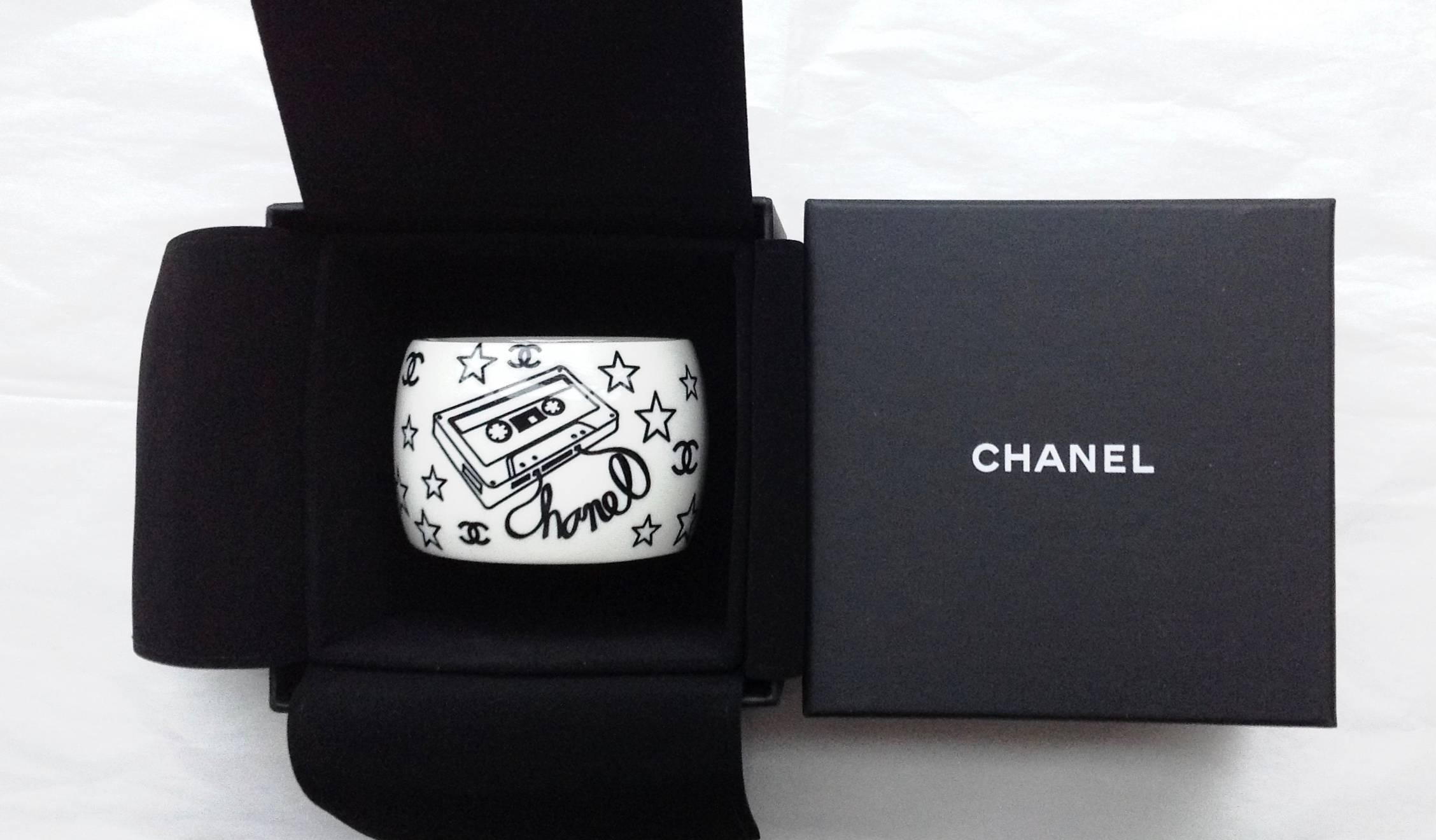 Chanel ✿*ﾟFAMOUS  POP CHIC Music Cassette Headphones Resin Bangle Cuff Bracelet In New Condition For Sale In KAOHSIUNG, TW