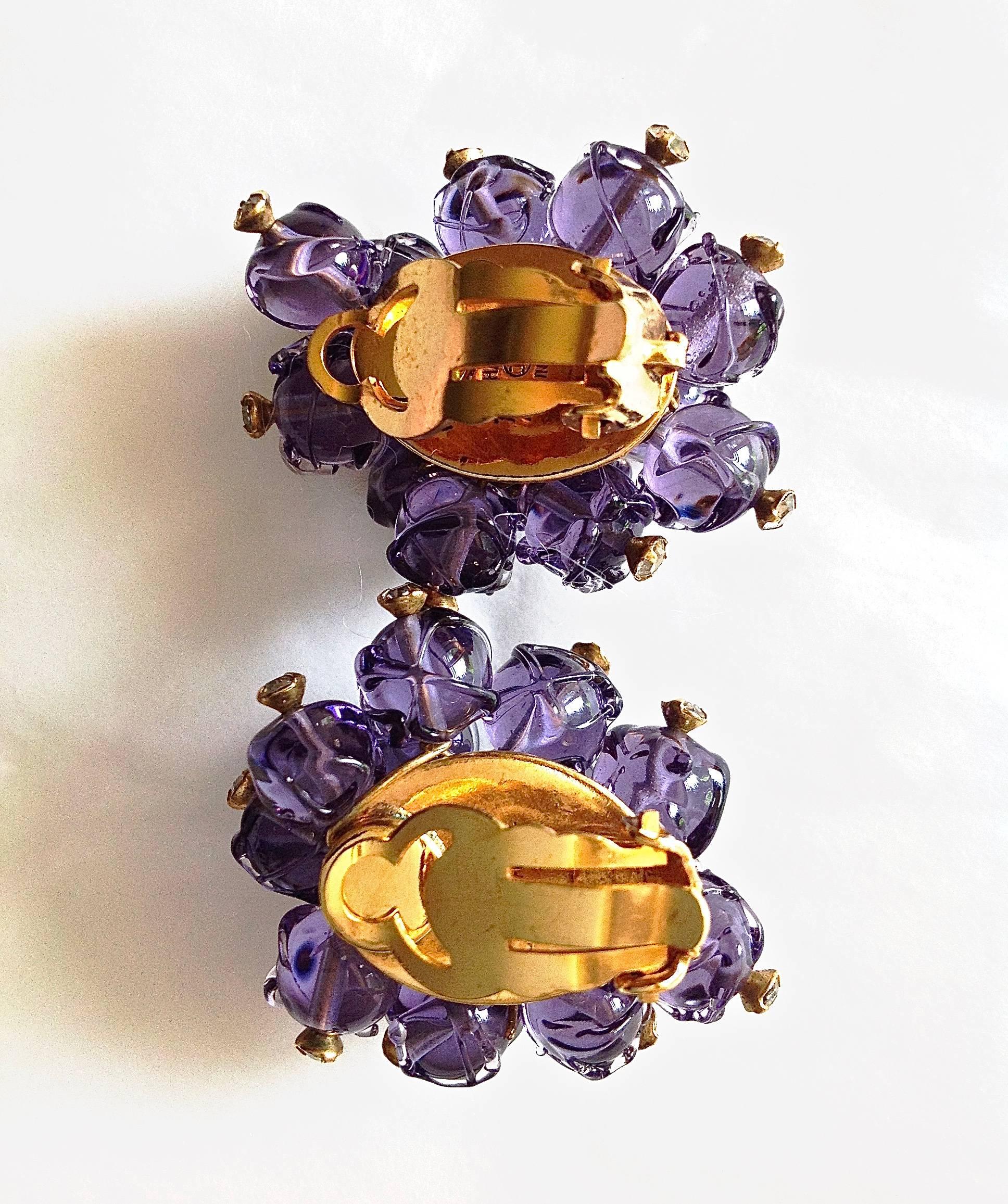 MINT Vintage ✿*ﾟChanel 94A purple Gripoix Cluster Glass Bead Crystal Earrings In Excellent Condition For Sale In KAOHSIUNG, TW