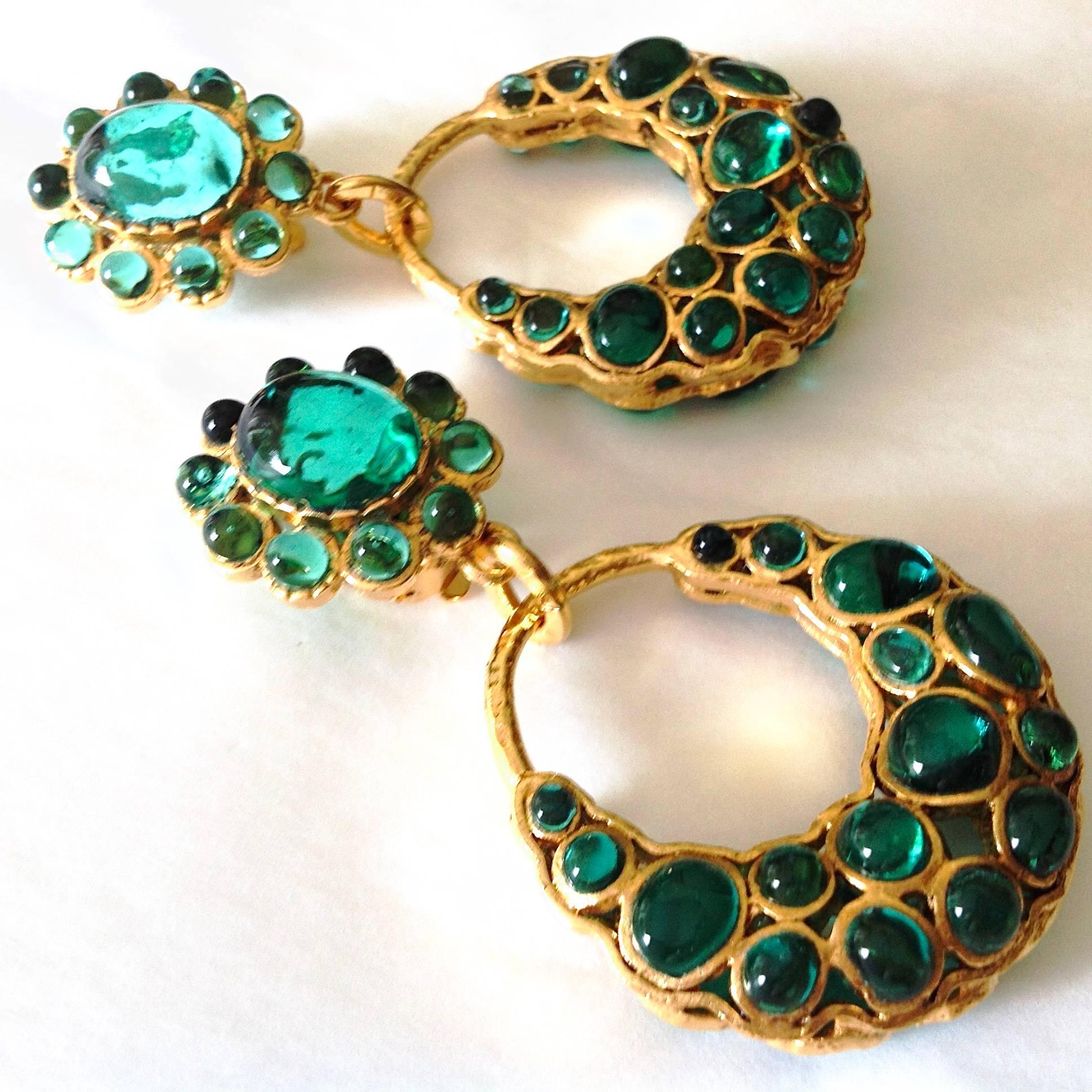 VINTAGE ✿*ﾟ Chanel Oversized Pâte de verre Gripoix Green Glass Earrings In New Condition In KAOHSIUNG, TW