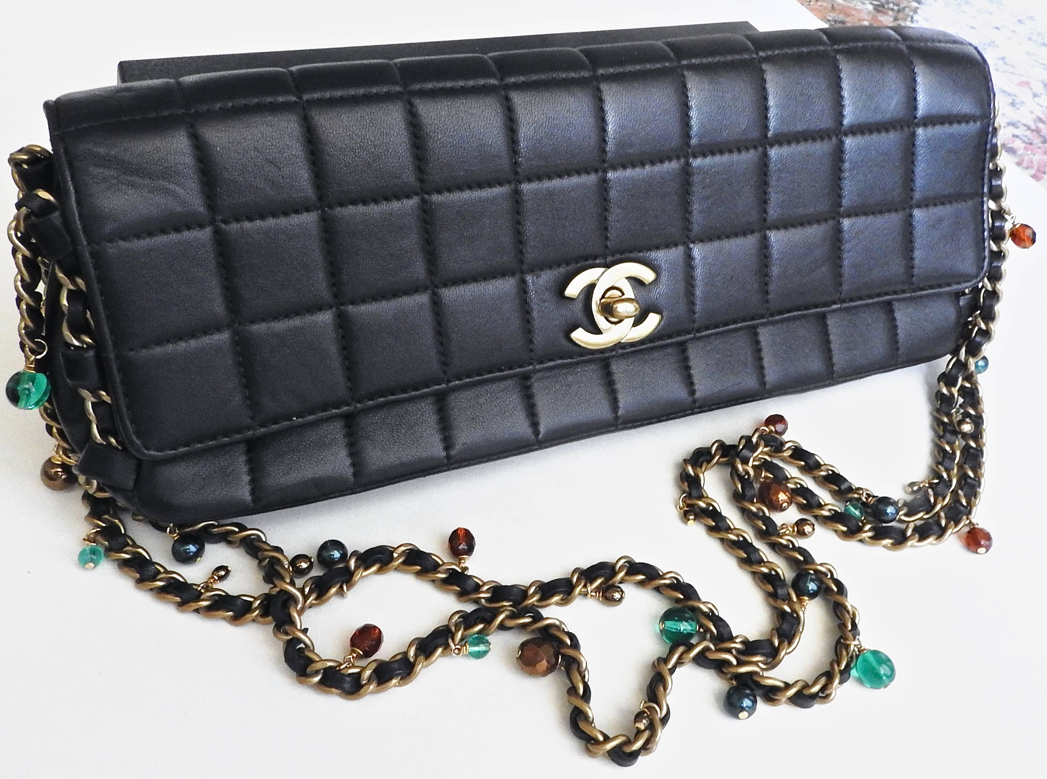 Women's VINTAG Chanel ✿*ﾟJEWELED Gripoix Glass Pearl  Leather  Clutch Bag Handbag Tote For Sale