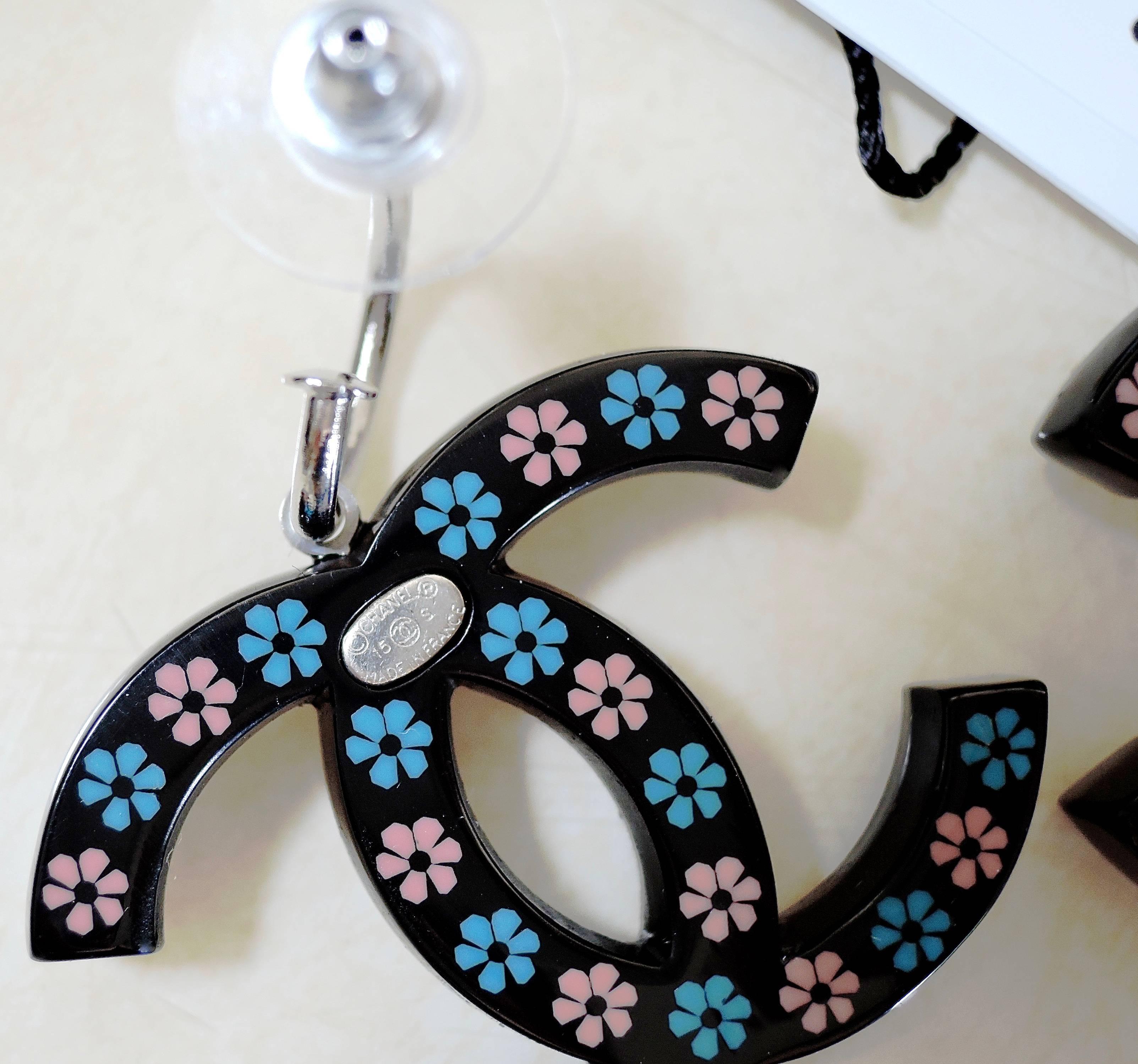 Chanel 2015 ✿*ﾟSUMMER EX LG HAND CARVING Daisy Flowers Resin Earrings In New Condition For Sale In KAOHSIUNG, TW