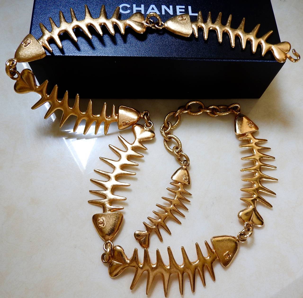 Rare, important substantial runway piece from Chanel 93P collection. Bold and fun with beautiful thick gold plating fish skeleton belt that fully represent the best year of Chanel costume jewellery. 
TOTAL LENGTH : 109 cm / 43