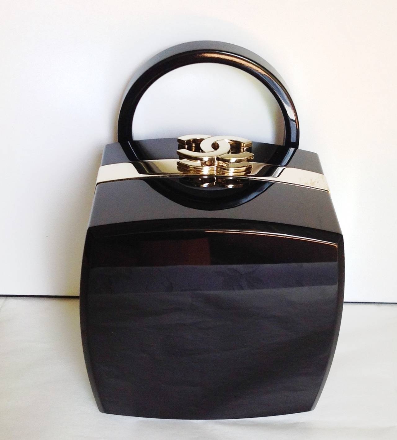 Chanel  Rare 04' Ruway Lucite Mini Clutch Box Bag For Sale 2