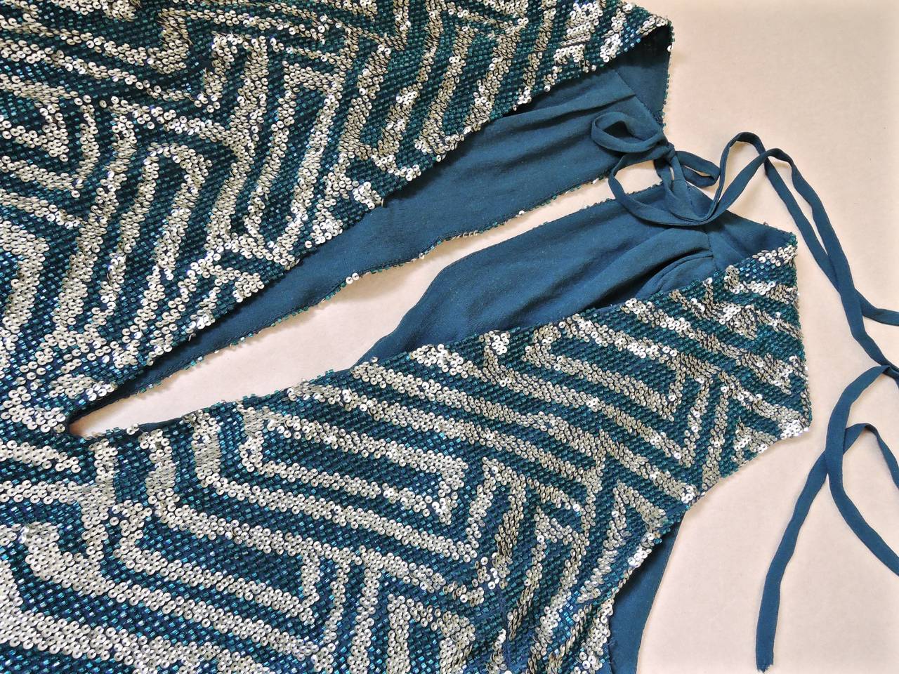 Women's Pristine SALVATORE FERRAGAMO ✿*ﾟEmerald Coloured GLASS BEAD Silk DRESS US 6, 8  For Sale