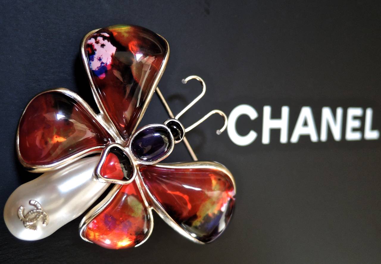 NEW Chanel 2015 Summer Resin Gripoix Glass Pearl Butterfly Brooch For Sale 1