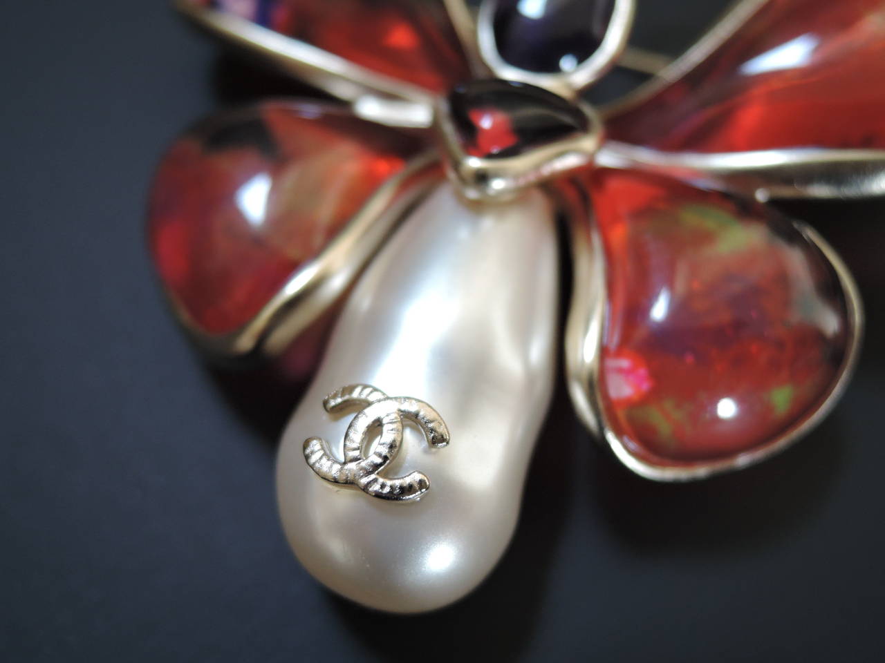 NEW Chanel 2015 Summer Resin Gripoix Glass Pearl Butterfly Brooch For Sale 2