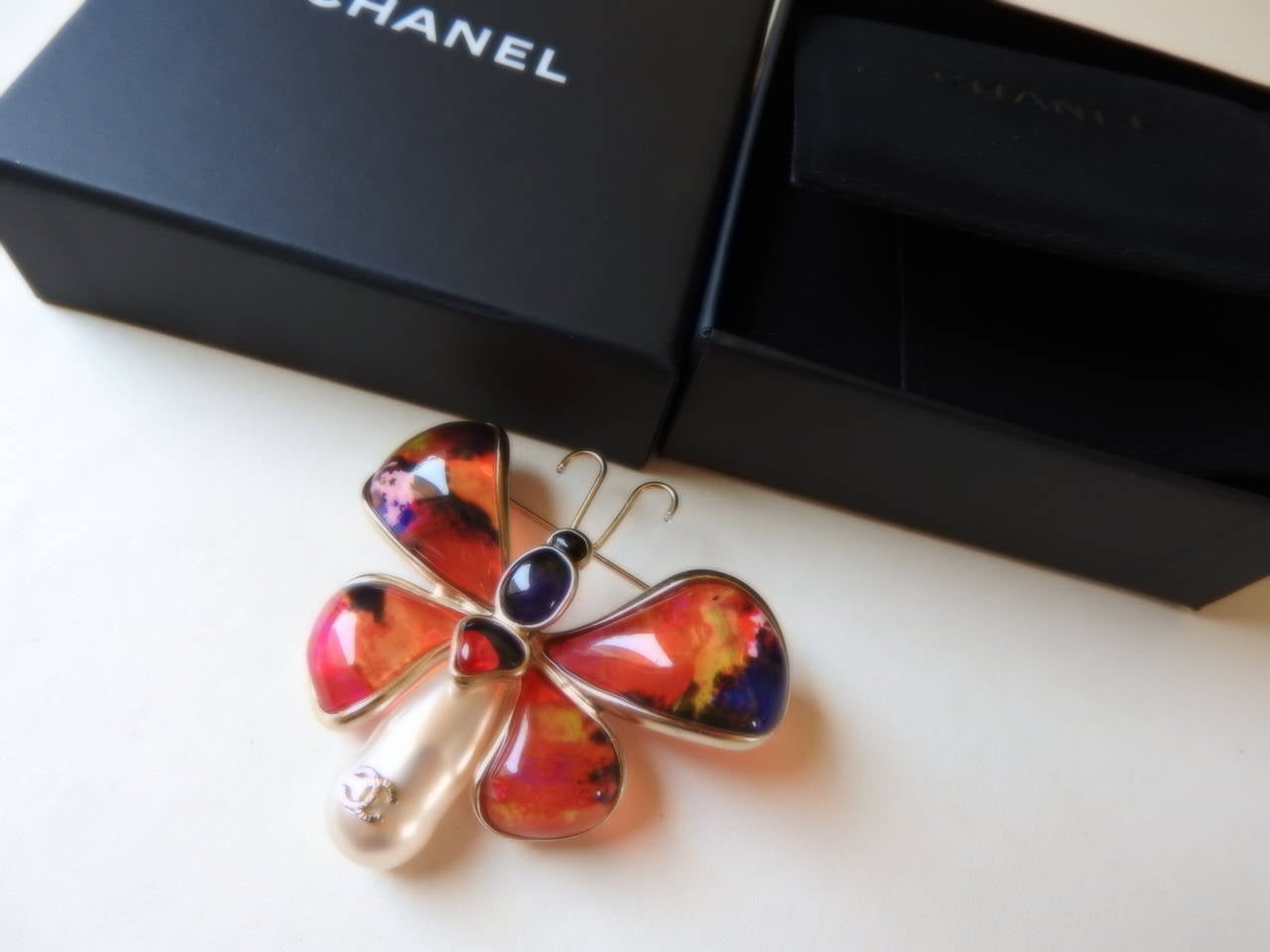 NEW Chanel 2015 Summer Resin Gripoix Glass Pearl Butterfly Brooch For Sale 5