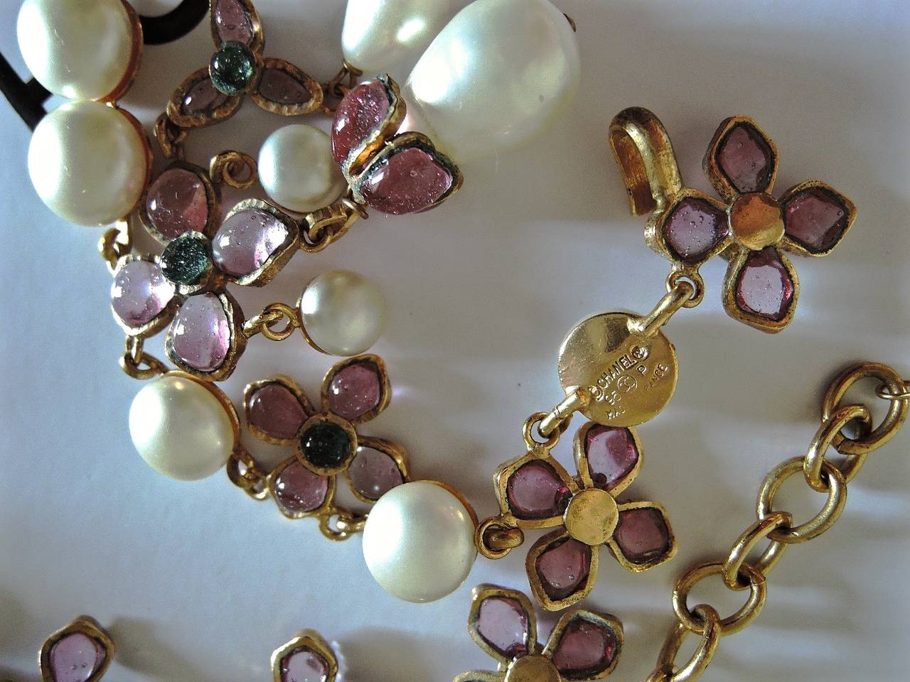 Women's Vintage ✿*ﾟ95P Chanel Gripoix Glass Flower Oversized Teardrop Pearl Necklace For Sale