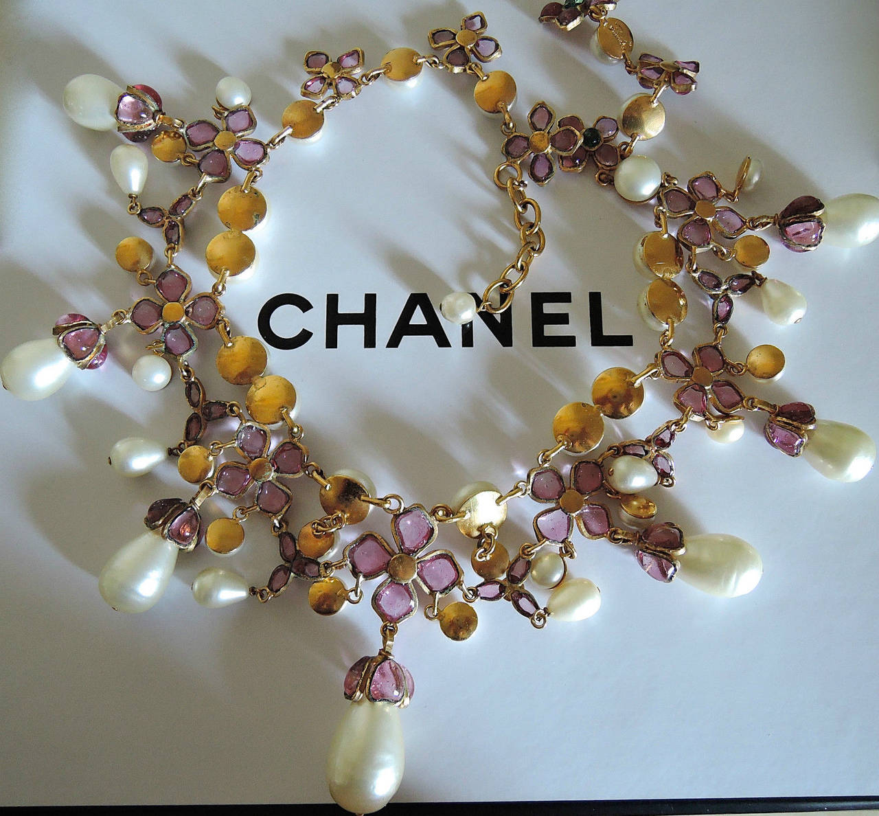 Vintage ✿*ﾟ95P Chanel Gripoix Glass Flower Oversized Teardrop Pearl Necklace For Sale 1