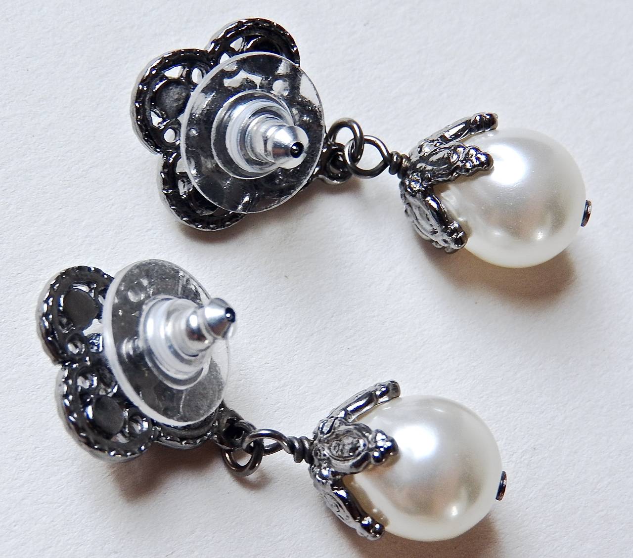 Women's Chanel 08A ✿*ﾟGunmetal See Through Luscious Glass Eggplant Pearl Drop Earrings